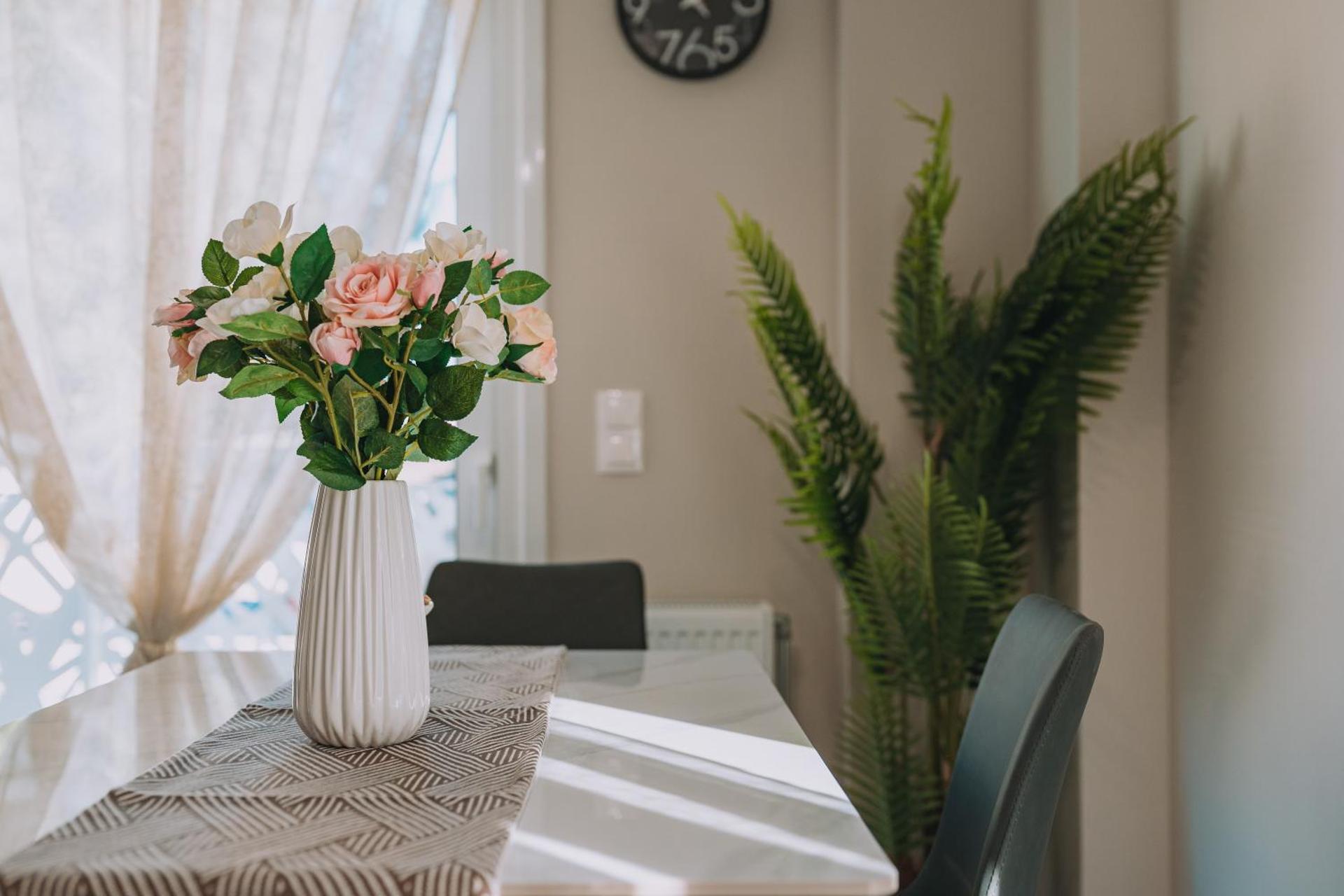 Brand New Building Deluxe Apartments With Parking Nearby Train - Photo 13