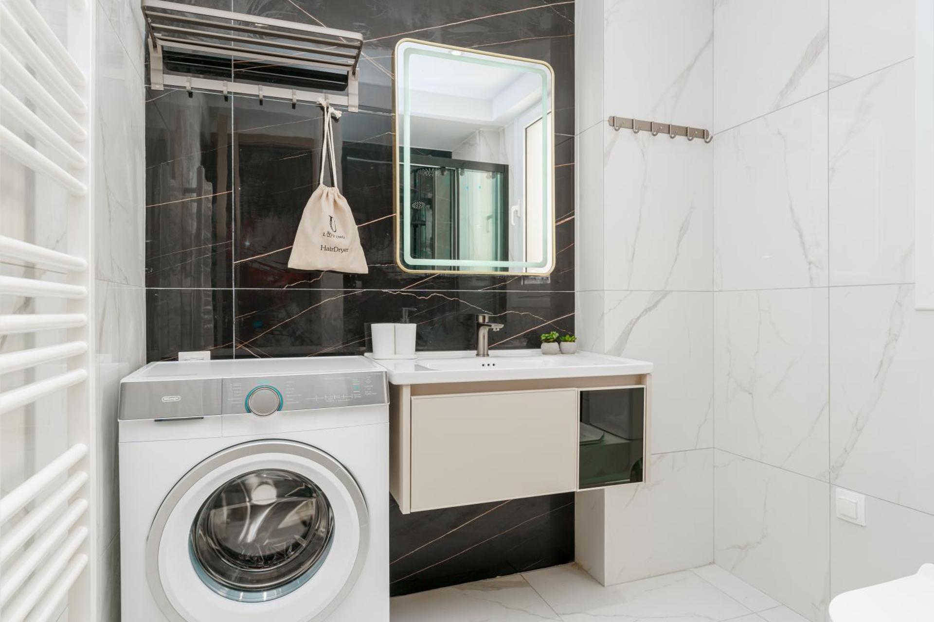 Brand New Building Deluxe Apartments With Parking Nearby Train - Photo 17