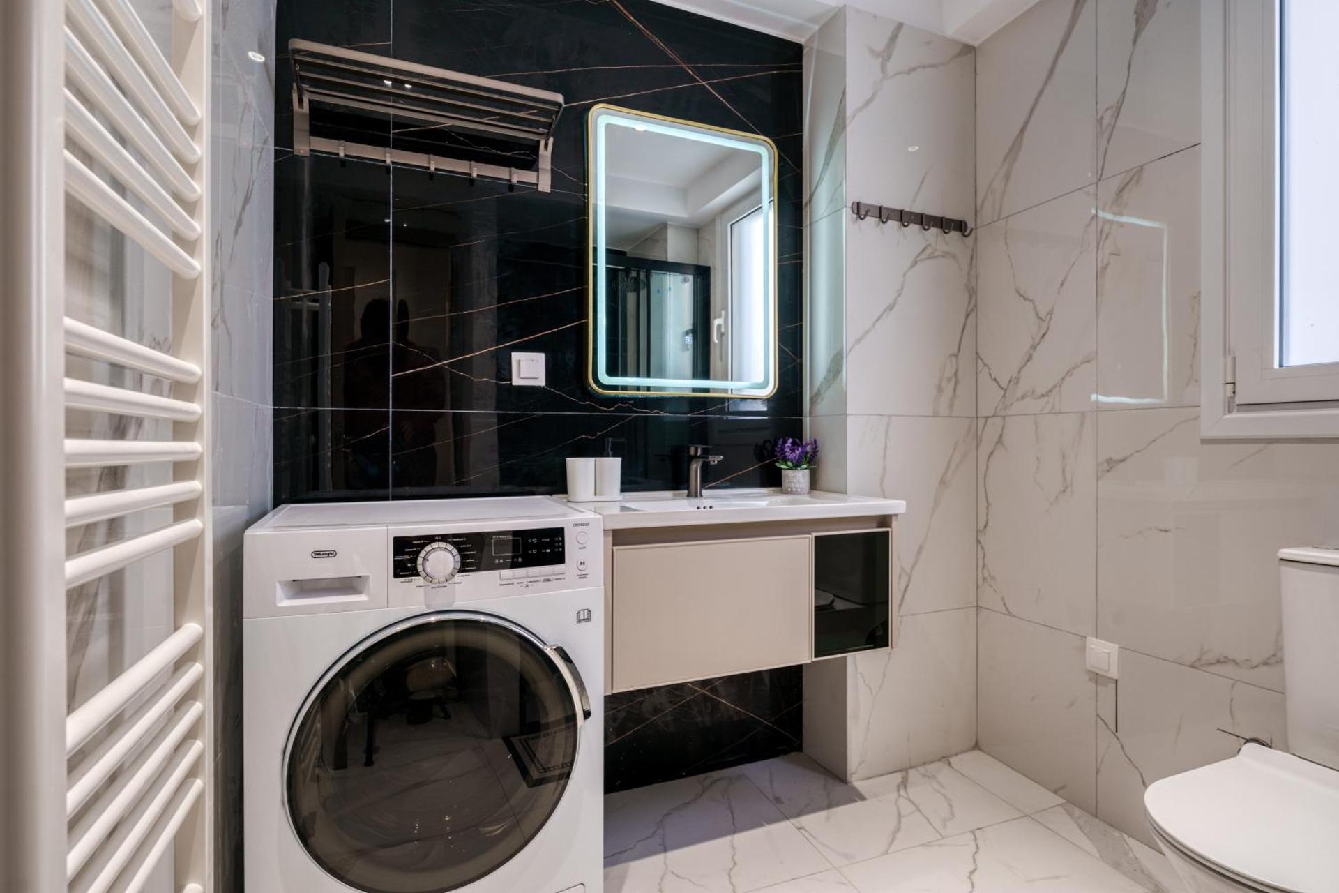 Brand New Building Deluxe Apartments With Parking Nearby Train - Photo 57