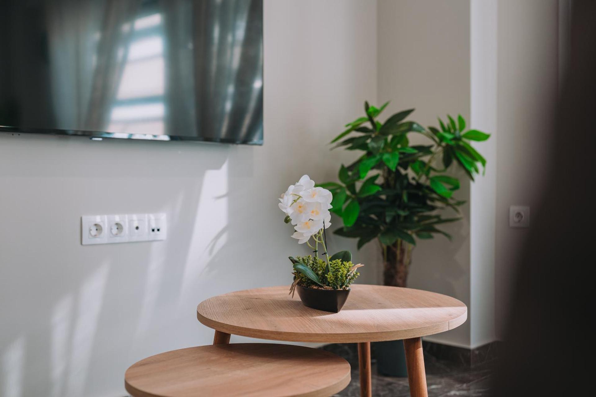 Brand New Building Deluxe Apartments With Parking Nearby Train - Photo 55