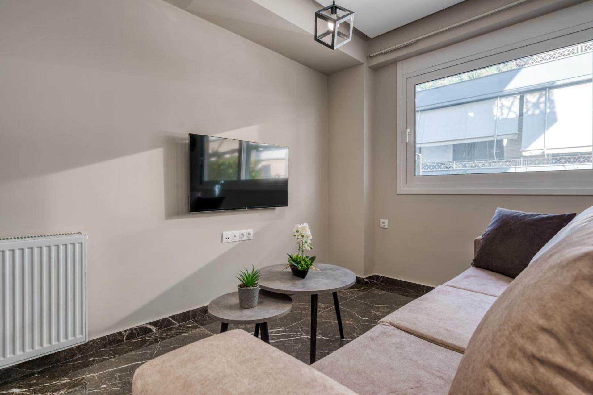 Brand New Building Deluxe Apartments With Parking Nearby Train - Photo 52