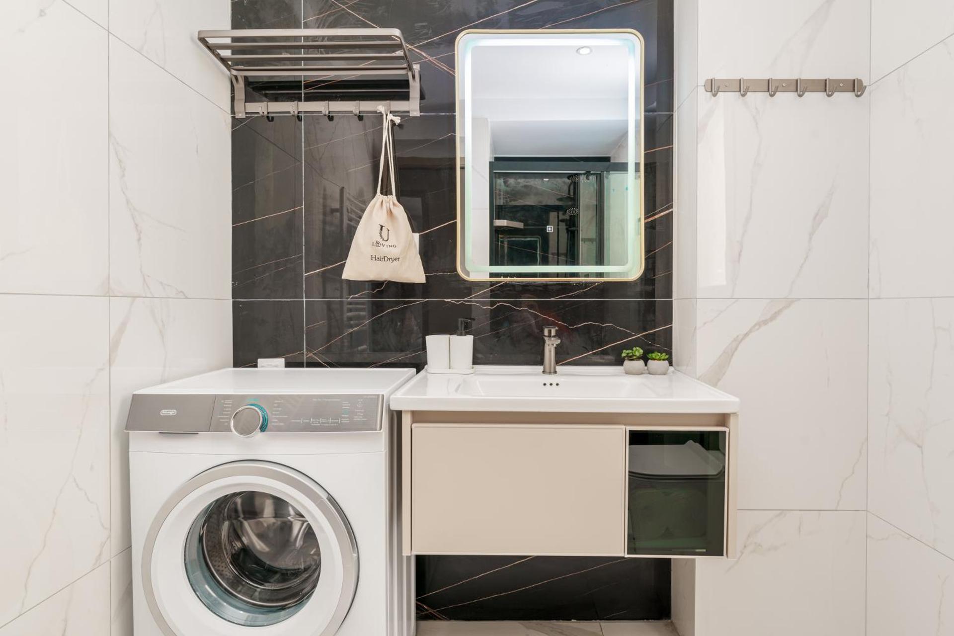 Brand New Building Deluxe Apartments With Parking Nearby Train - Photo 34