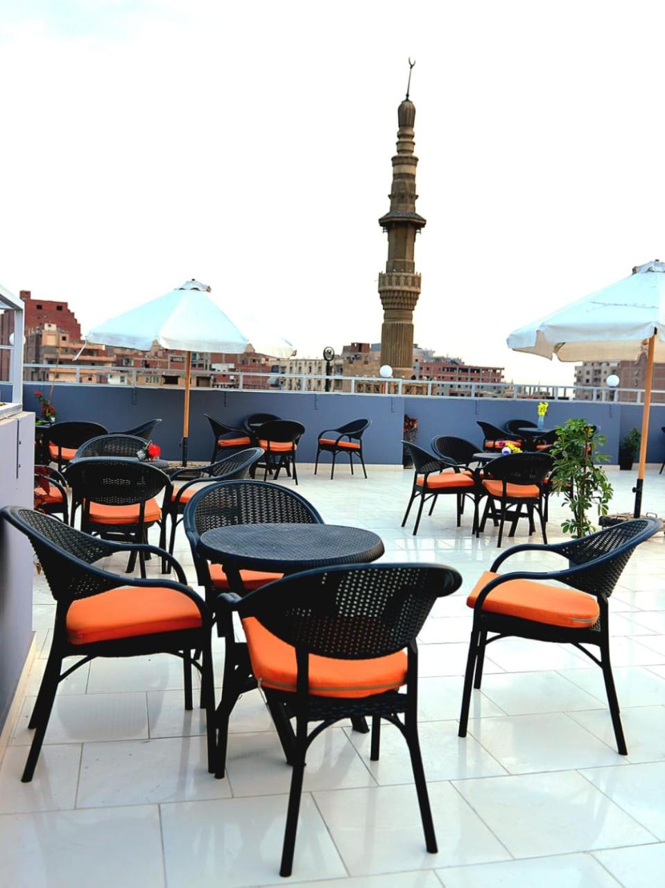 Phoenix Pyramids View Inn - Photo 4