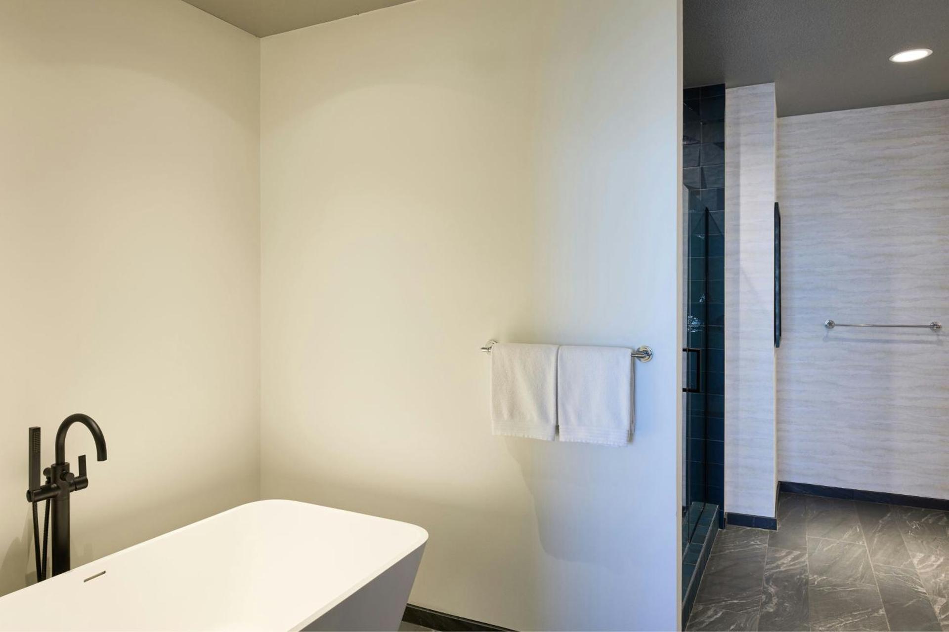 Renaissance Phoenix Glendale Hotel & Conference Center - Photo 25