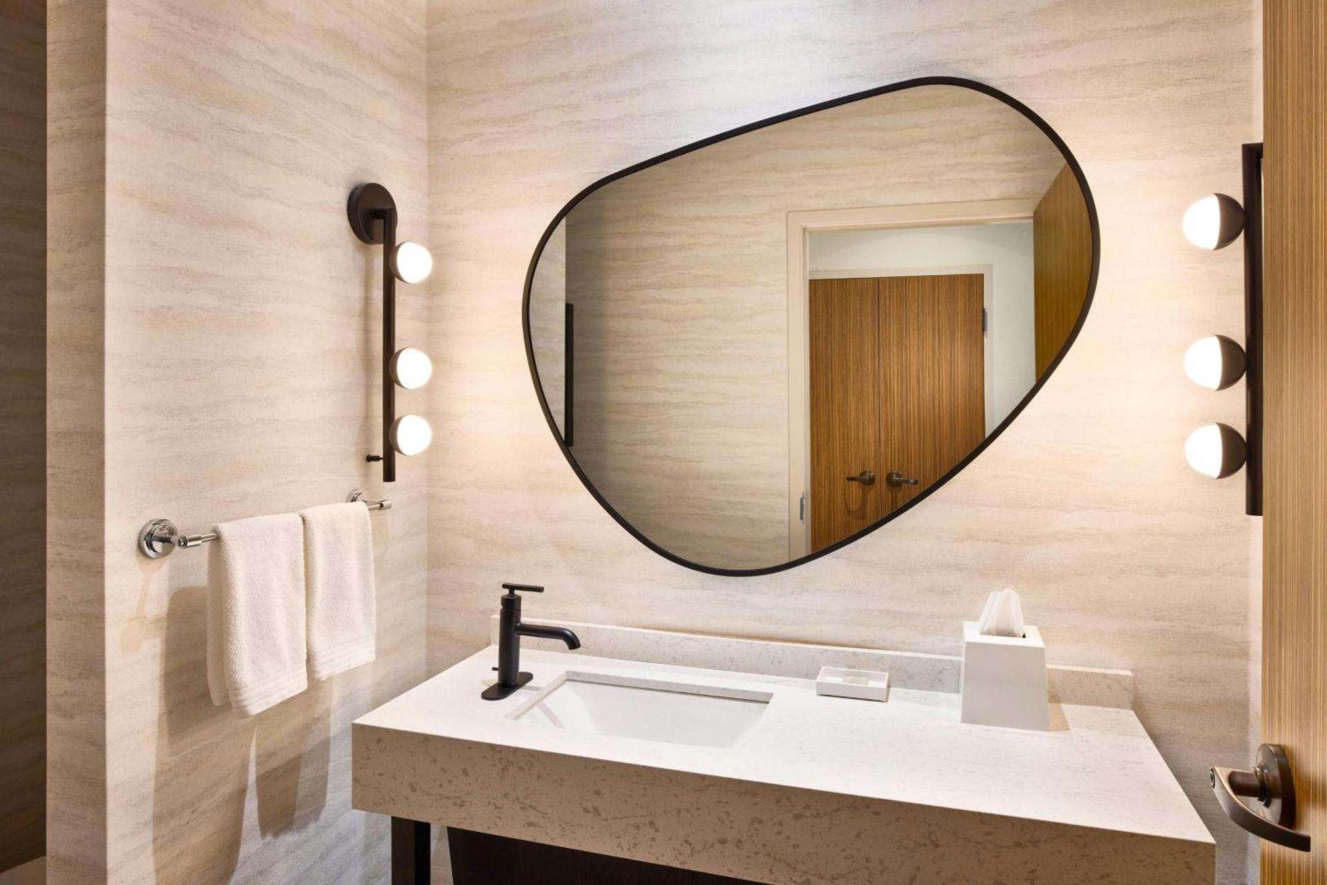 Renaissance Phoenix Glendale Hotel & Conference Center - Photo 26