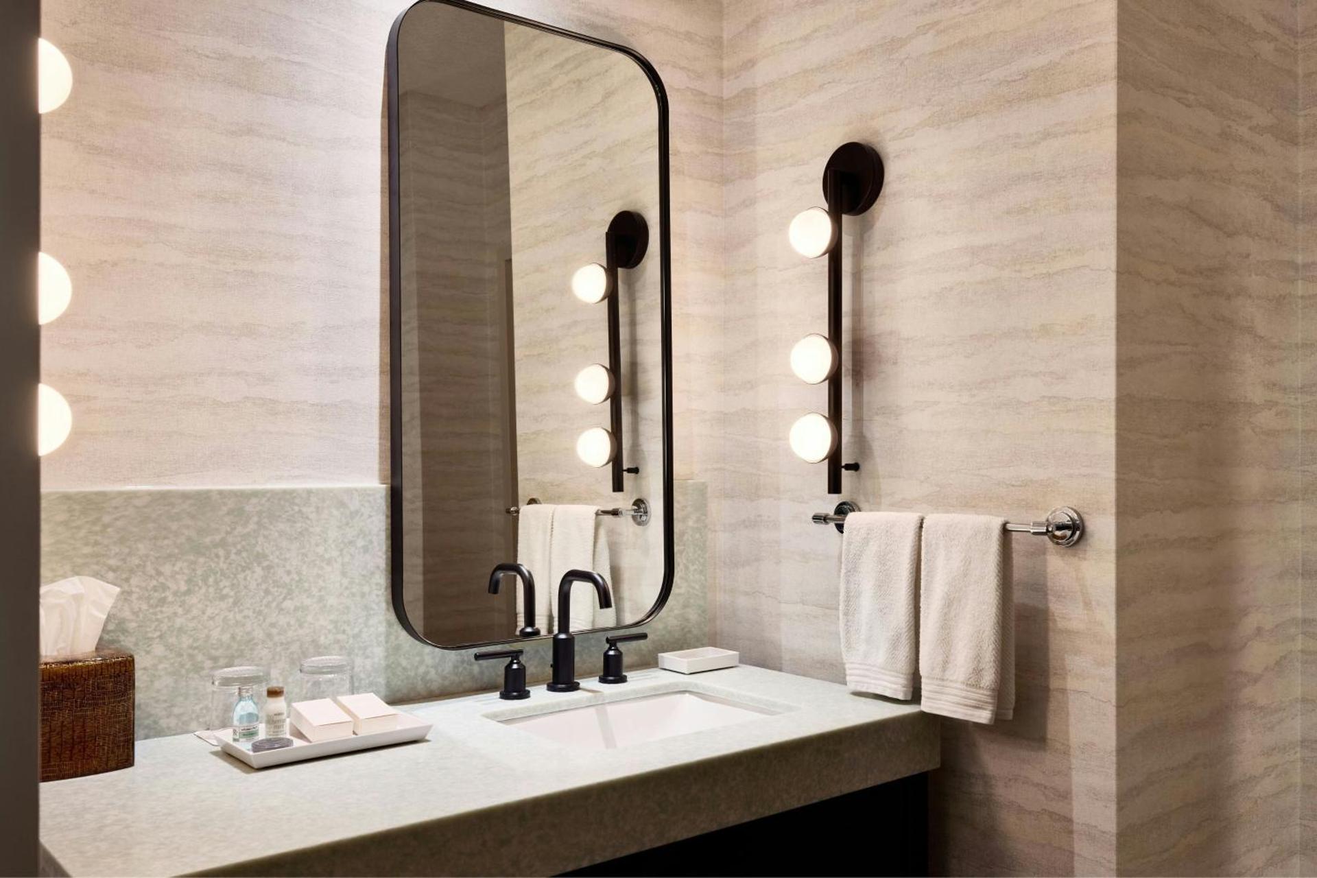 Renaissance Phoenix Glendale Hotel & Conference Center - Photo 35