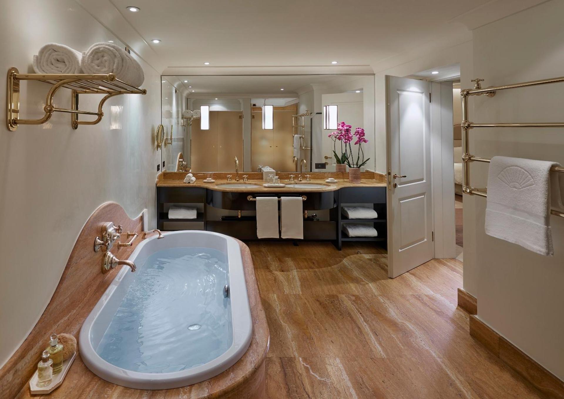 Duplex Suite with Lake View