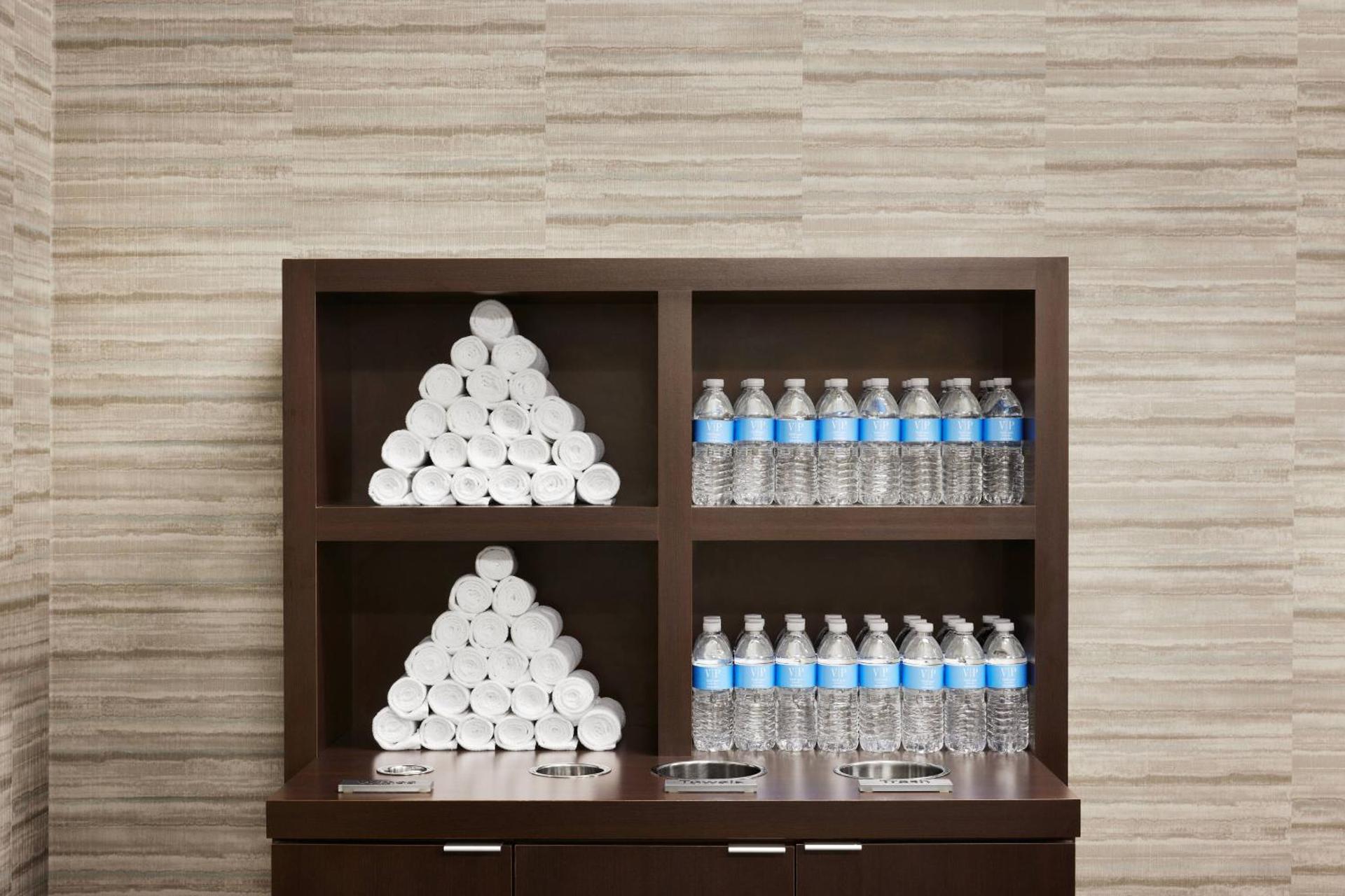 Courtyard by Marriott Newark Downtown - Photo 2