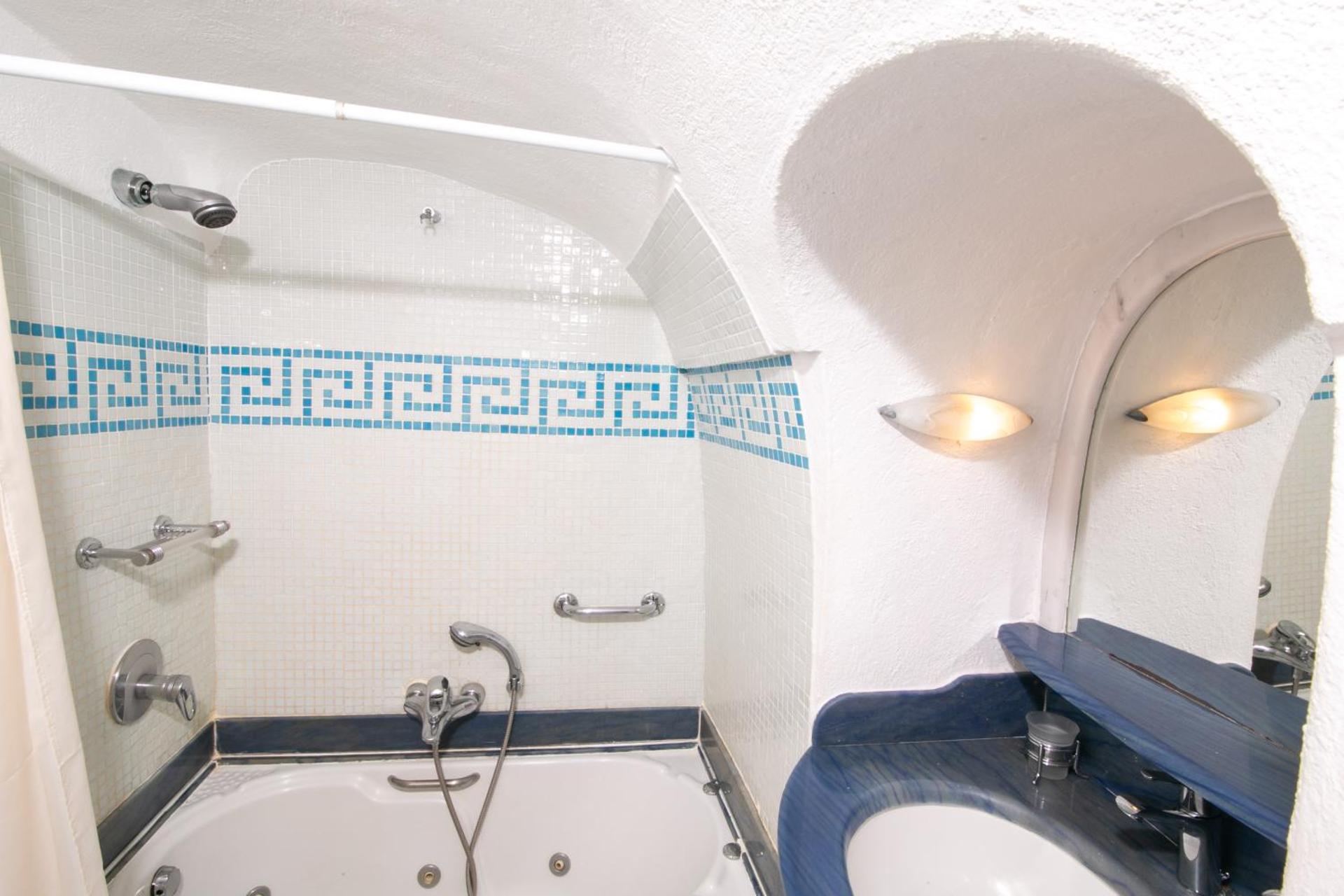 Alexander's Suites - Photo 77