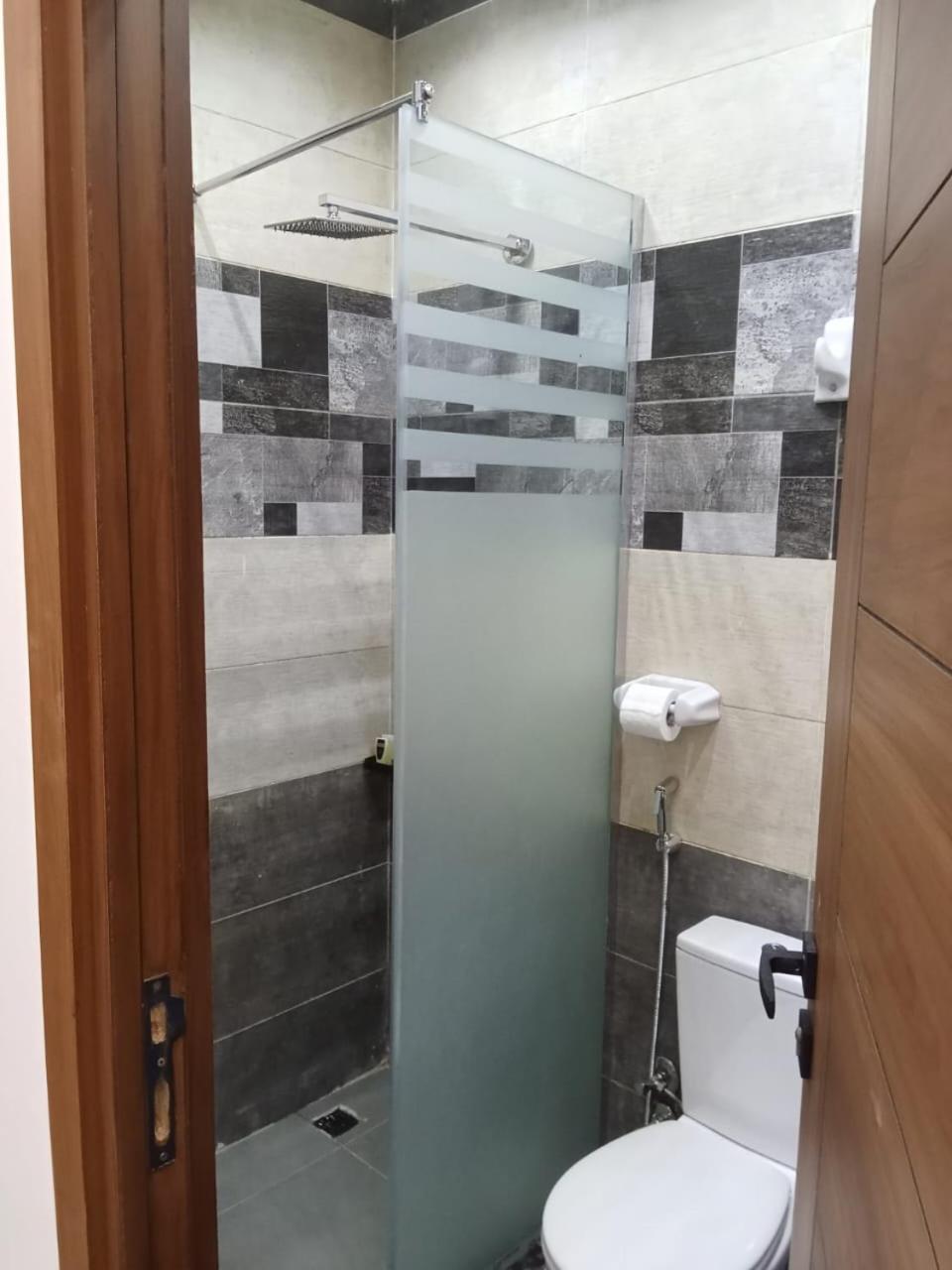 New Panorama Inn - Photo 35