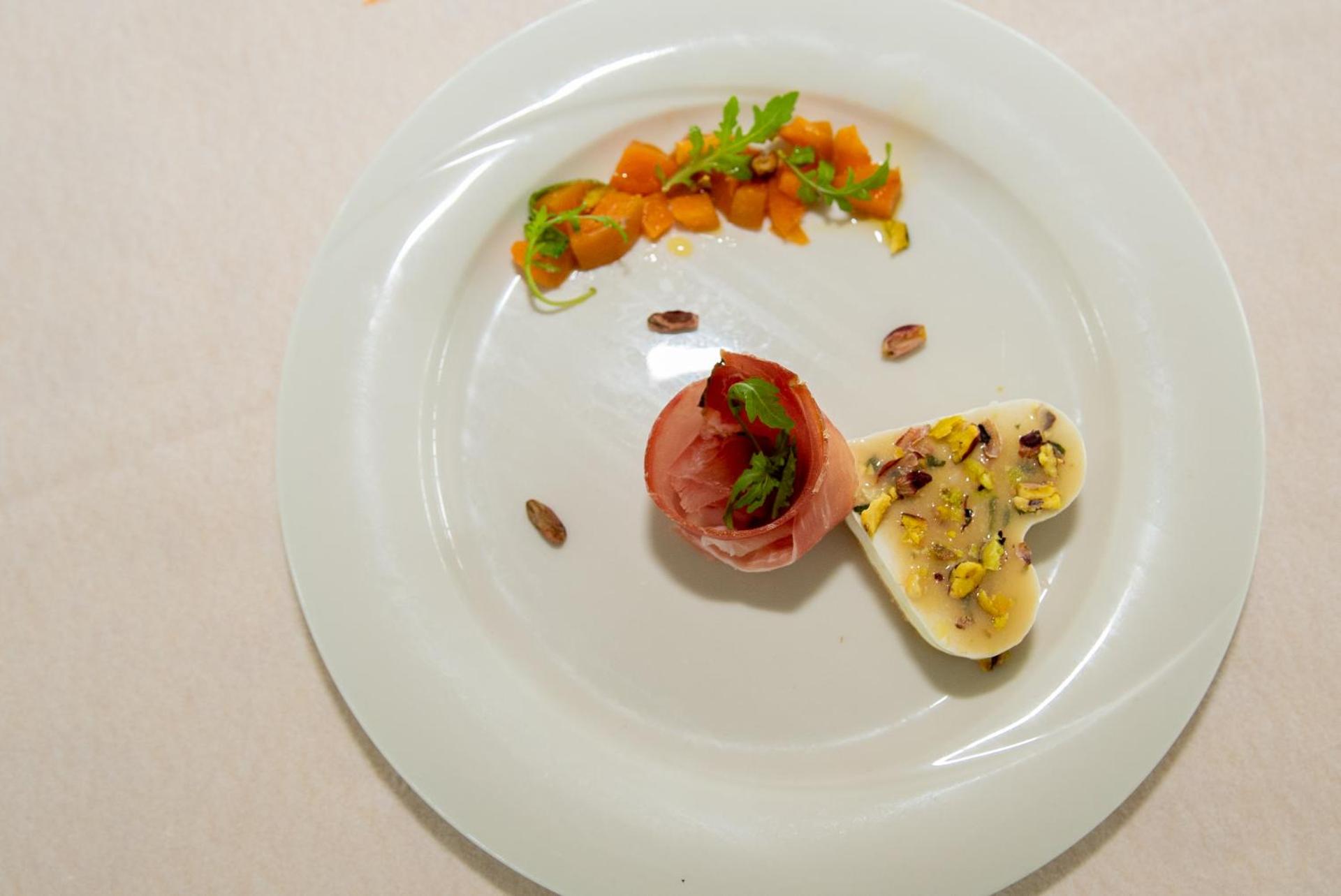 Roses Hotel - Photo 15