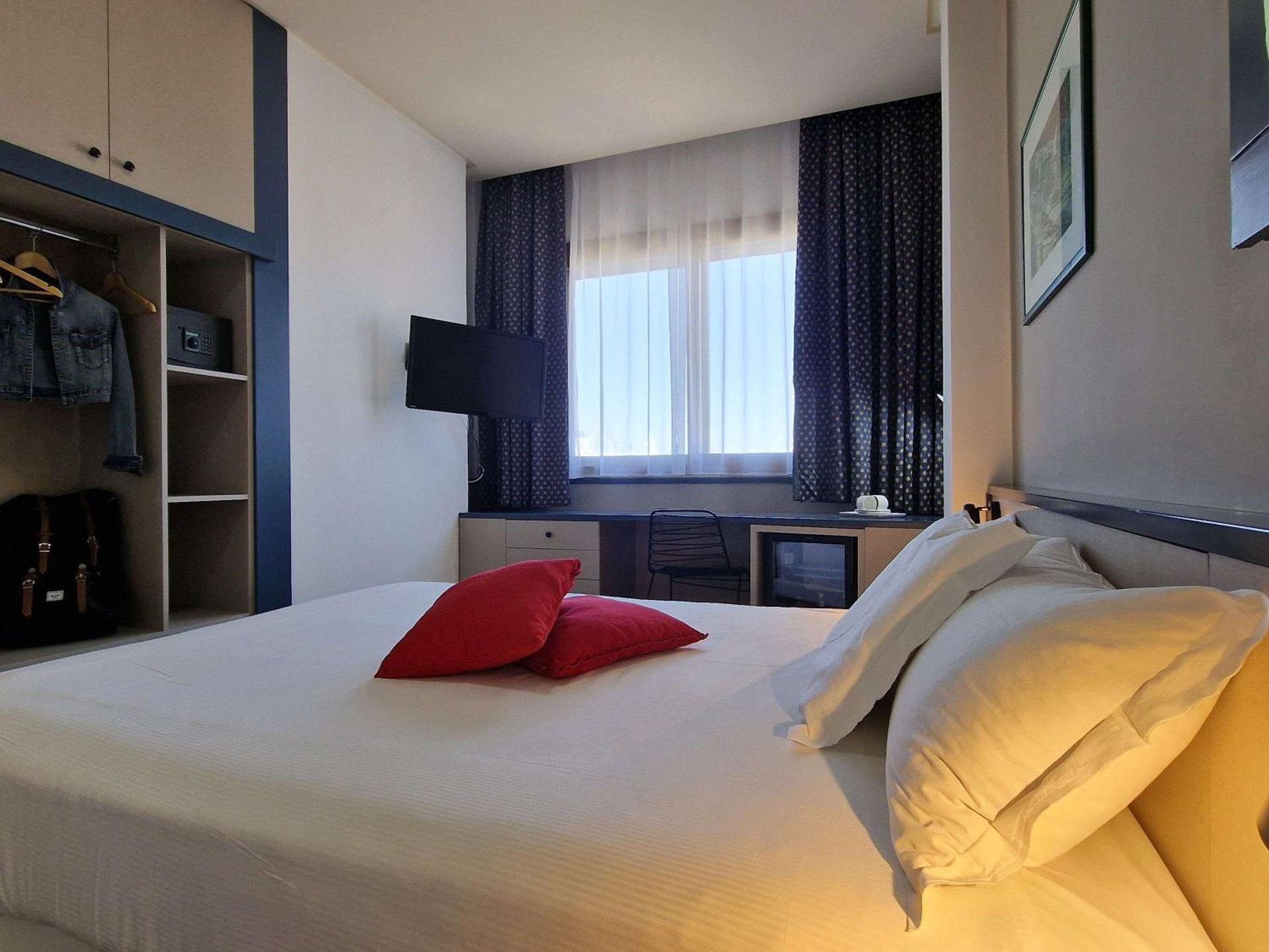 Standard Double Room with Harbor View