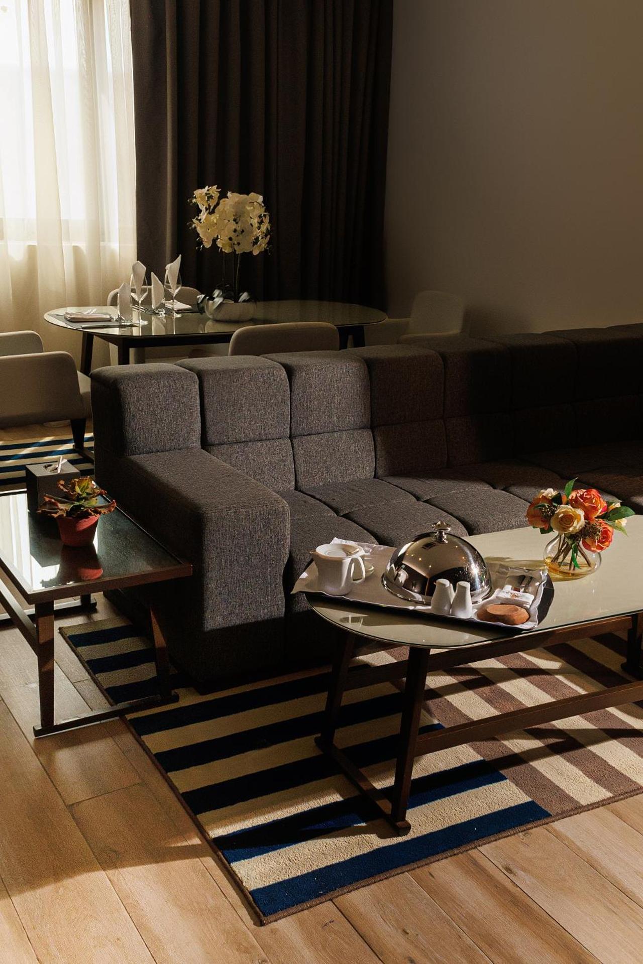 Riviera Royal Hotel - Photo 11