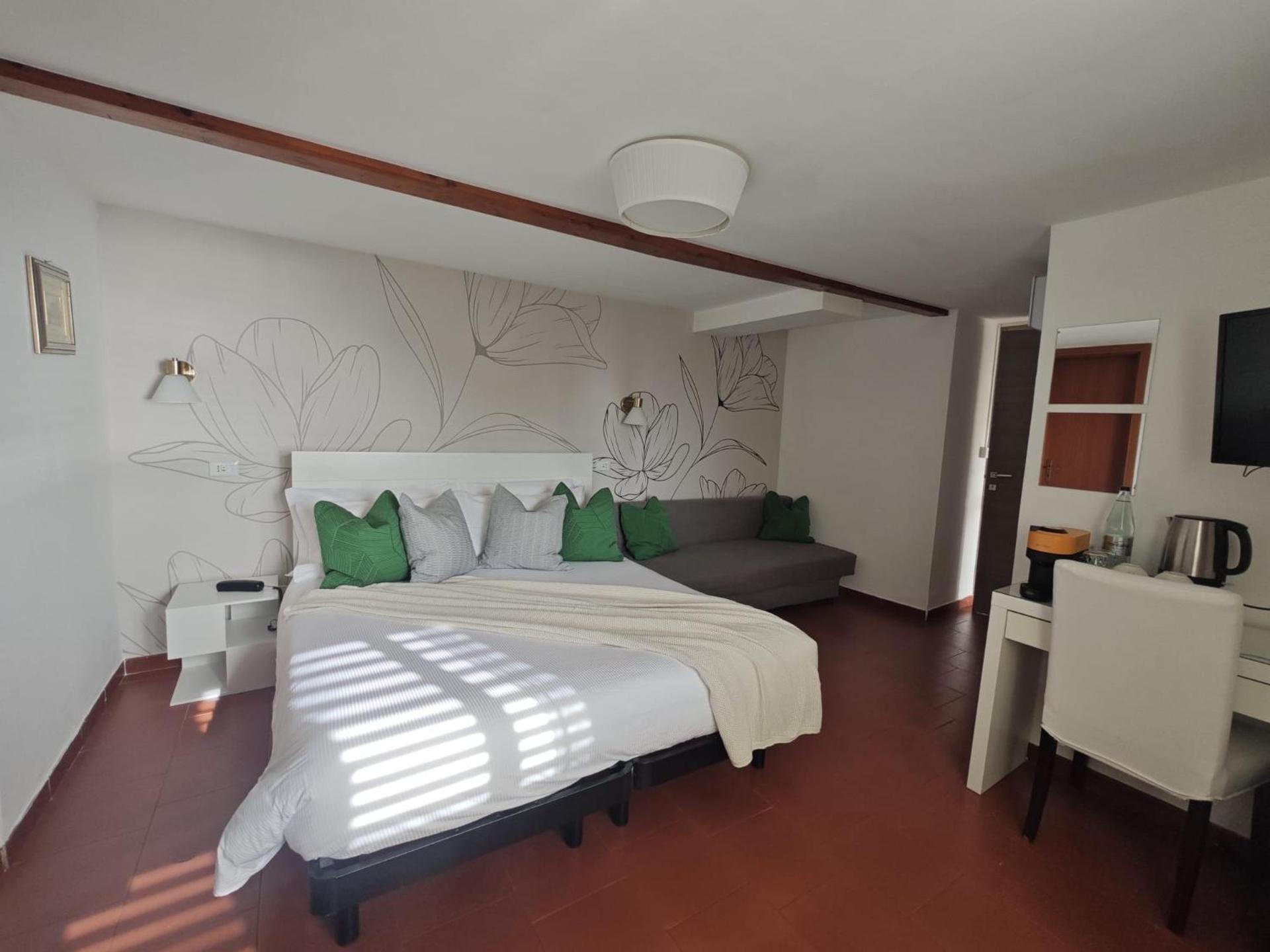 Villa Greta Hotel Rooms & Suites - Photo 65