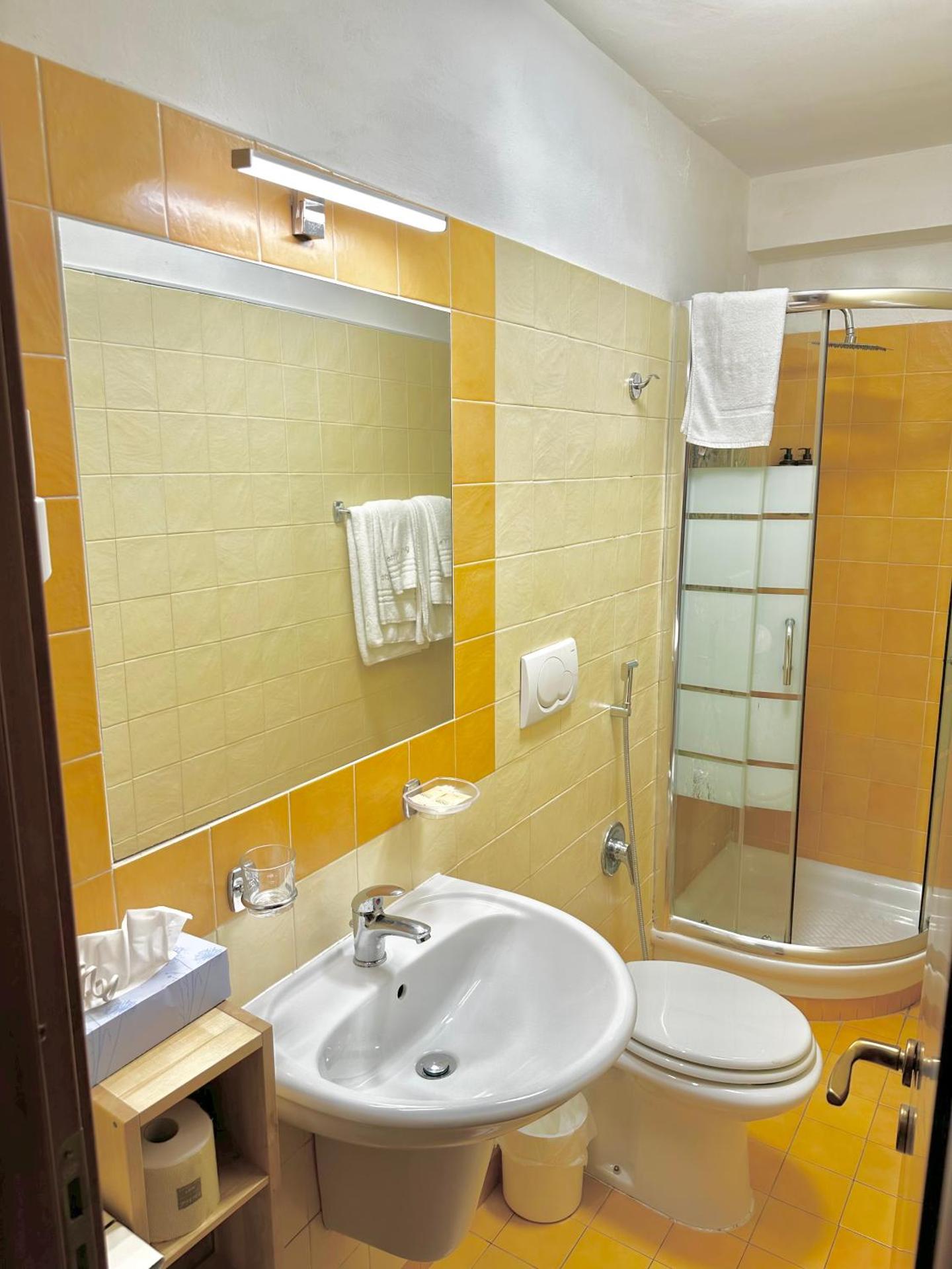 Villa Greta Hotel Rooms & Suites - Photo 21