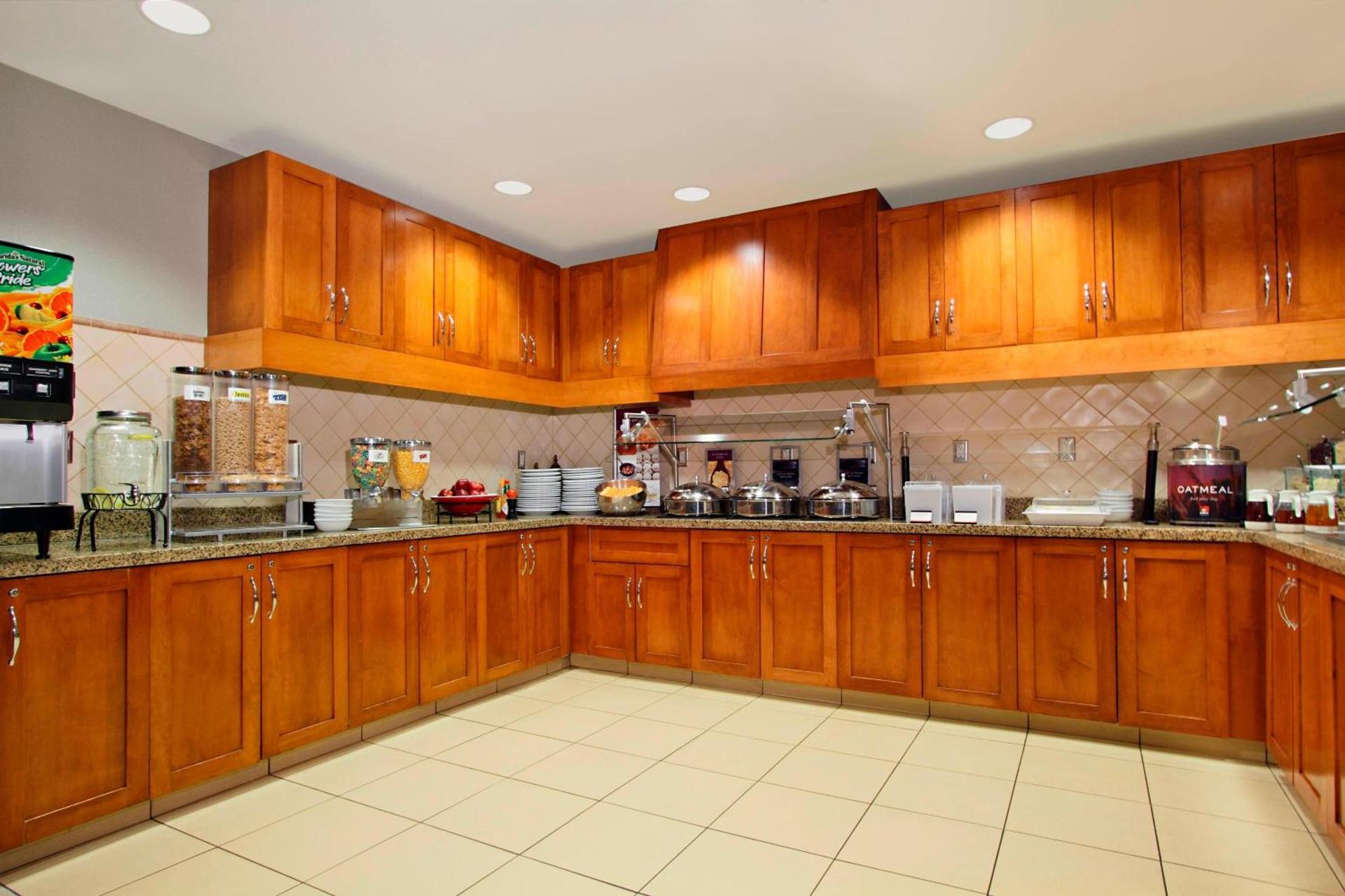 Residence Inn Phoenix Glendale Sports & Entertainment District - Photo 23