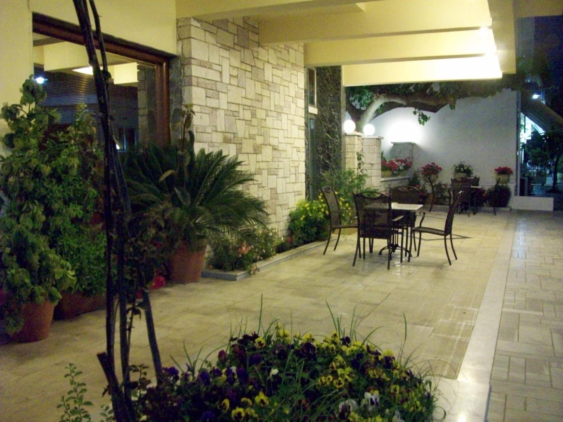 Neda Hotel - Photo 25