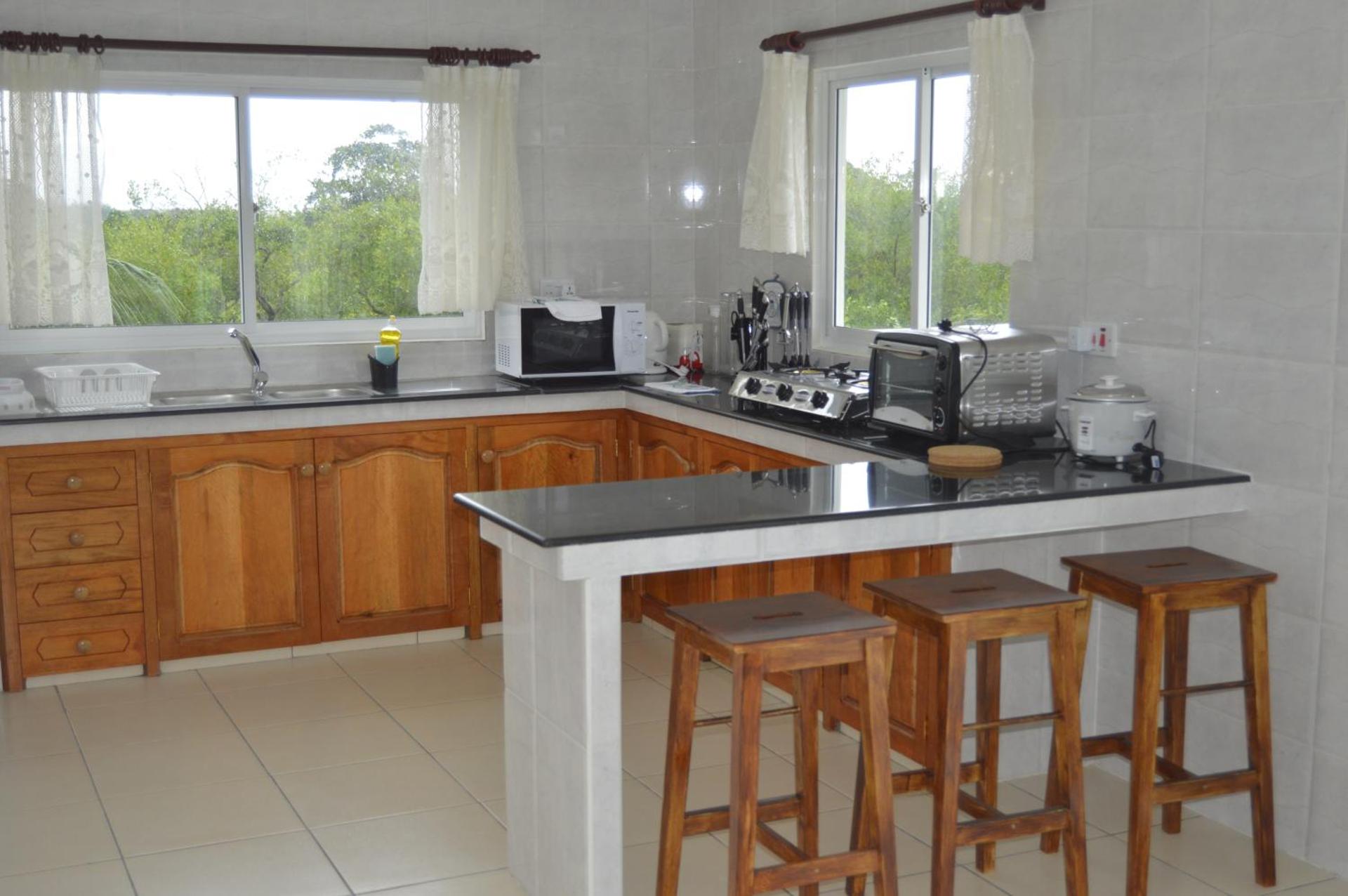 Chez Payet Airport Guesthouse - Photo 11