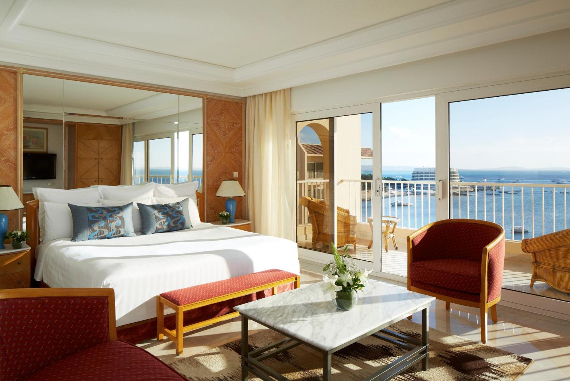 One-Bedroom Neptune King Suite with Balcony and Sea View
