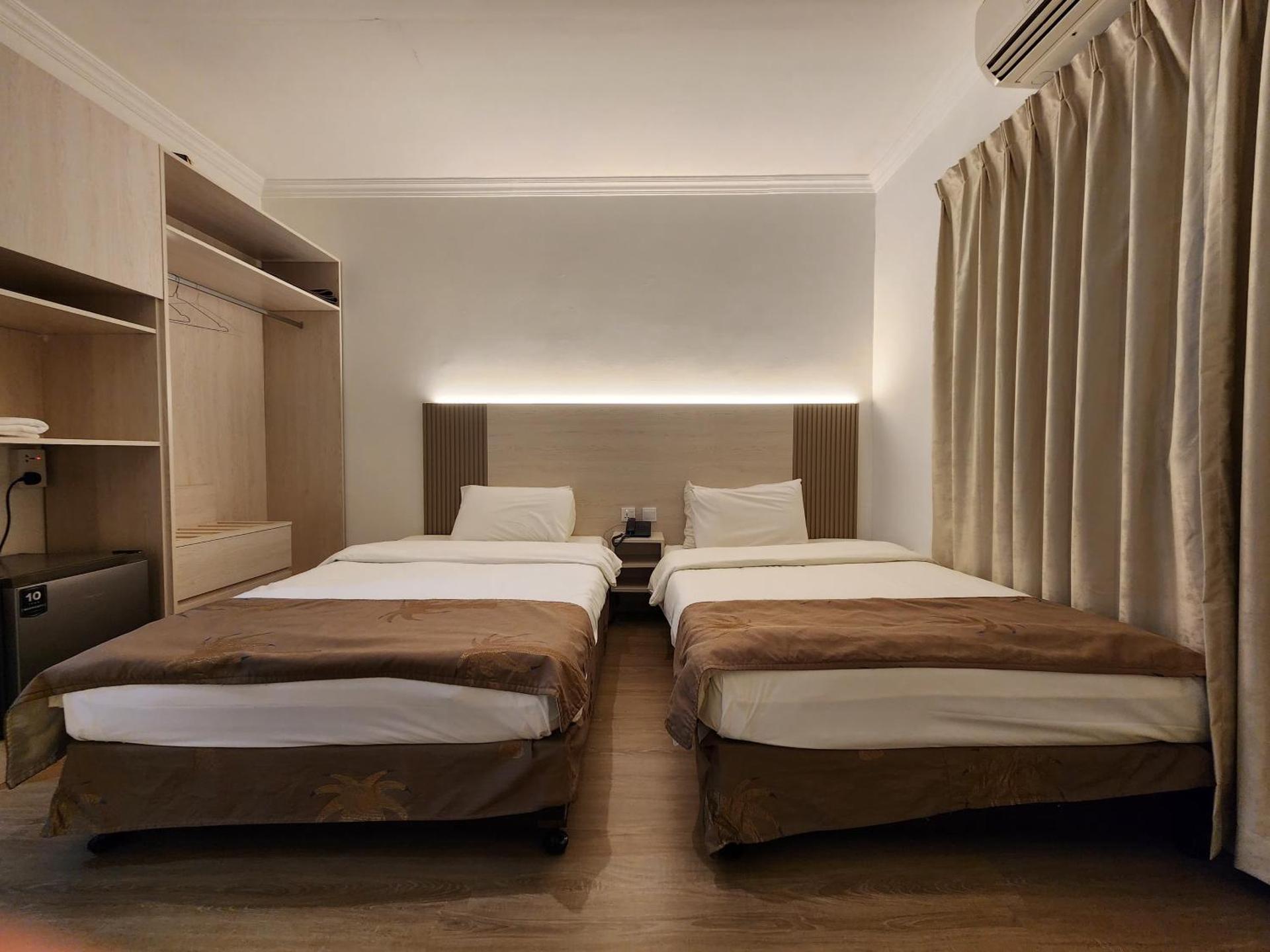 Sharjah International Airport Hotel - Photo 27