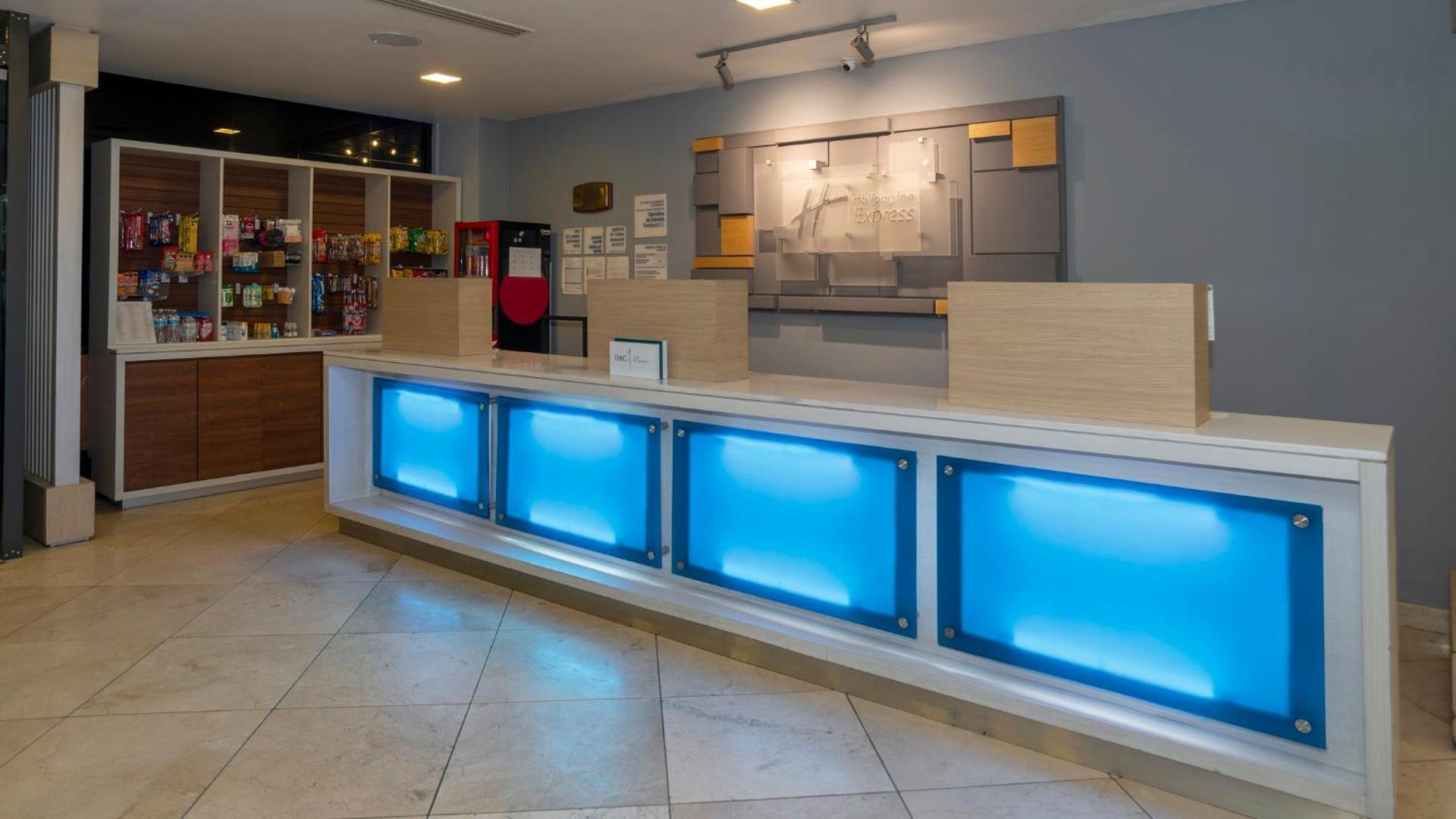 Holiday Inn Express Mexico Santa Fe by IHG - Photo 12