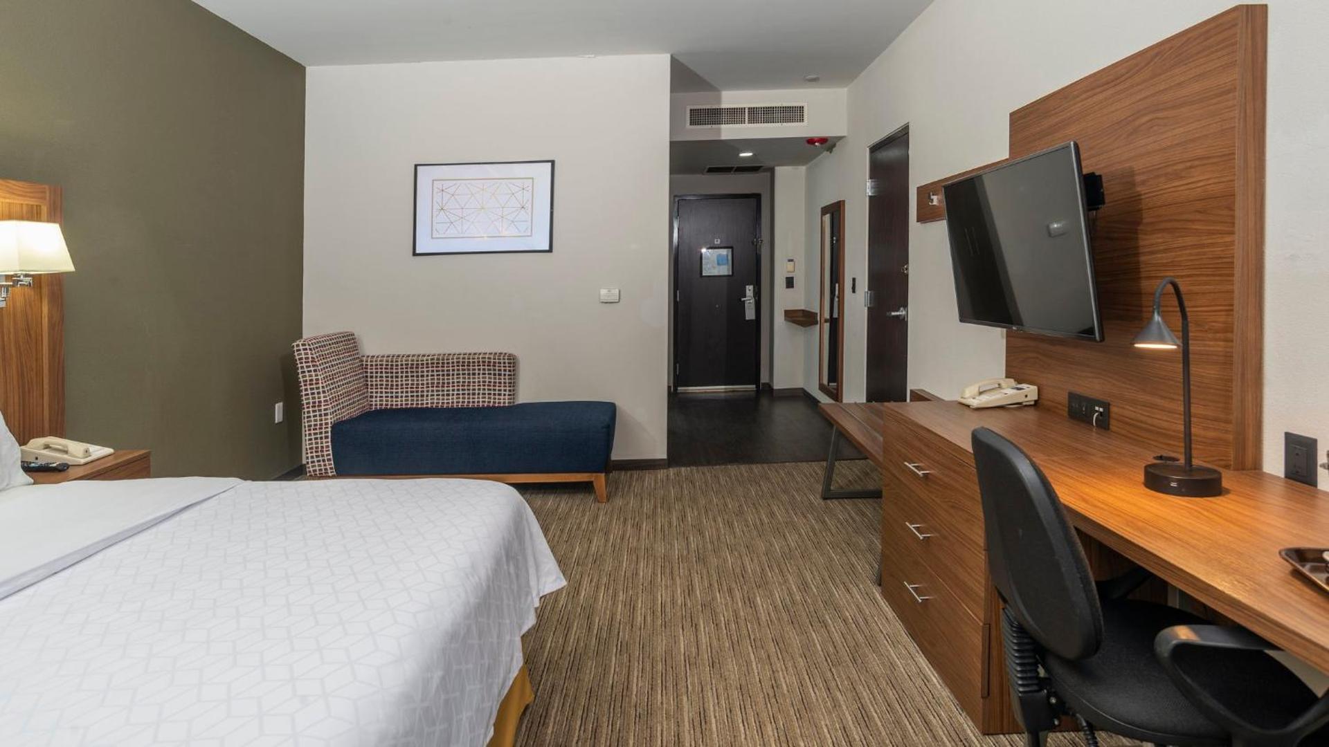 Holiday Inn Express Mexico Santa Fe by IHG - Photo 2