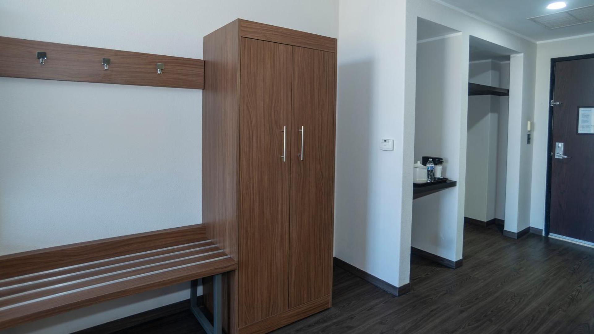 Holiday Inn Express Mexico Santa Fe by IHG - Photo 43