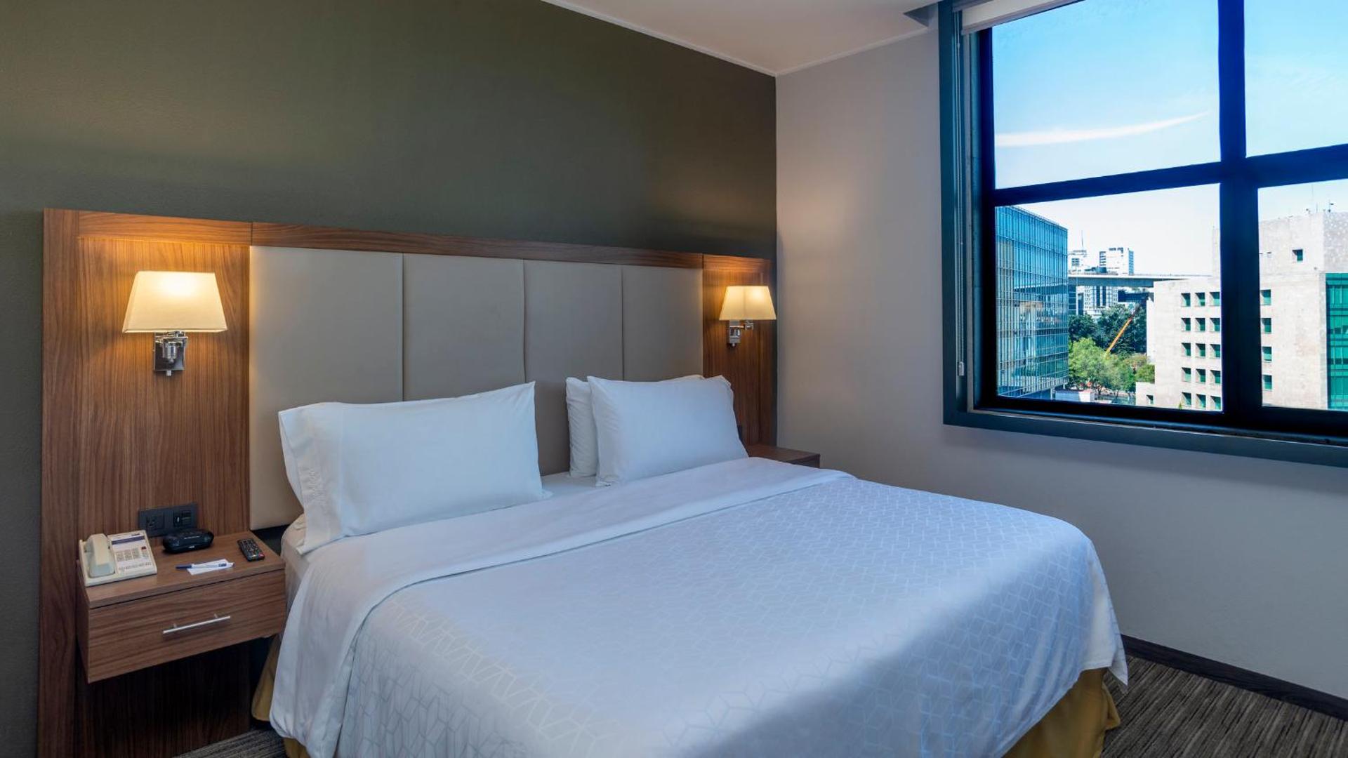 Holiday Inn Express Mexico Santa Fe by IHG - Photo 36