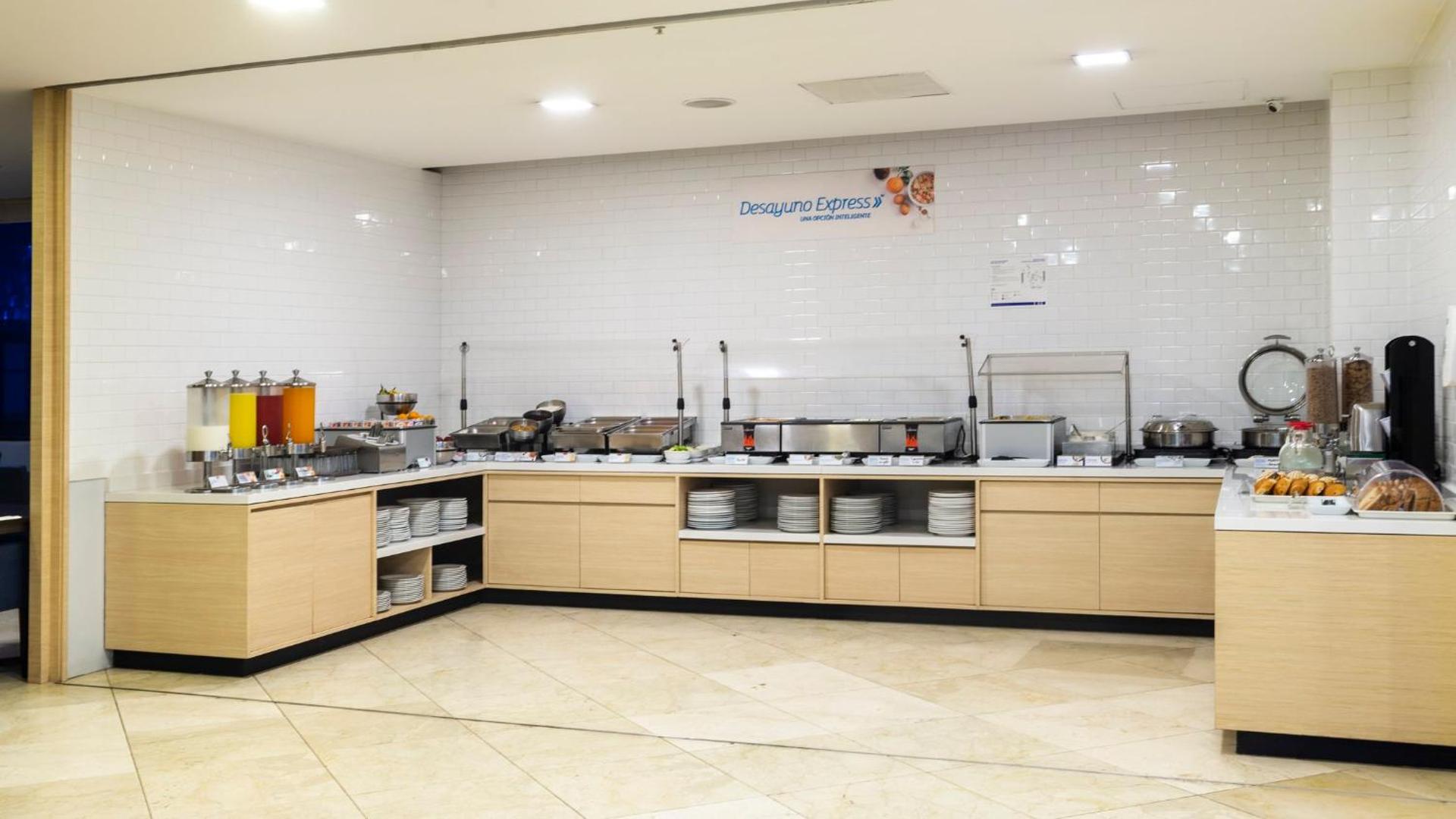 Holiday Inn Express Mexico Santa Fe by IHG - Photo 31