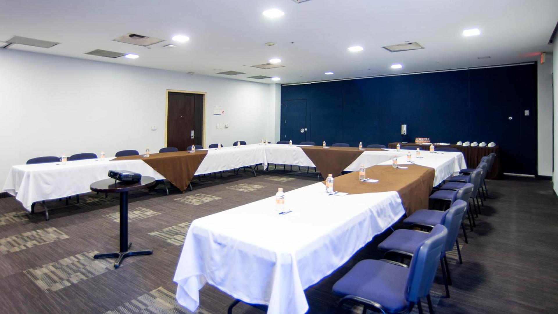 Holiday Inn Express Mexico Santa Fe by IHG - Photo 22