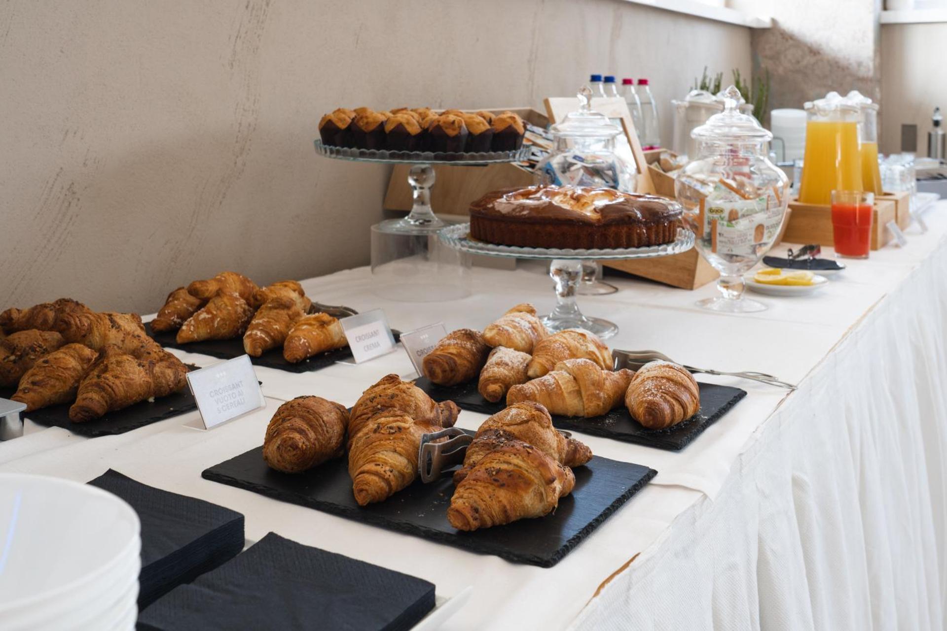 Hotel Donatello - Photo 20