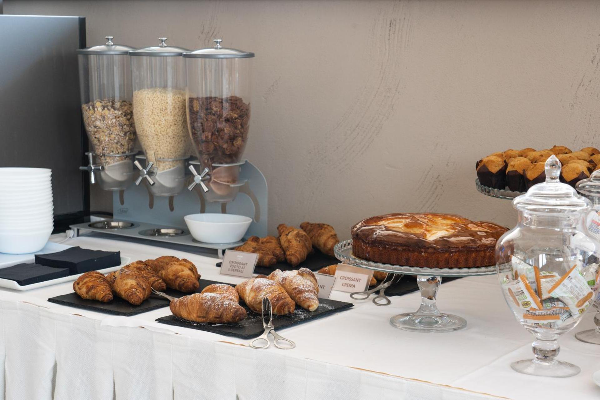 Hotel Donatello - Photo 22