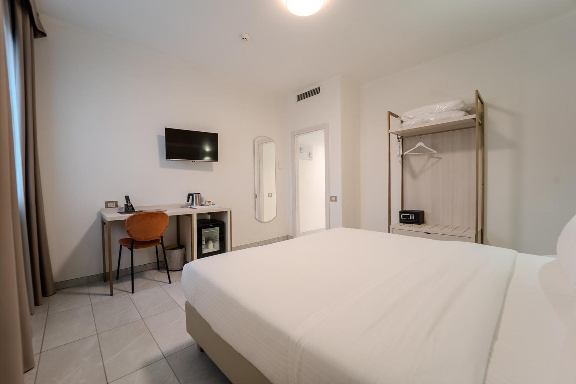 Hotel Donatello - Photo 33