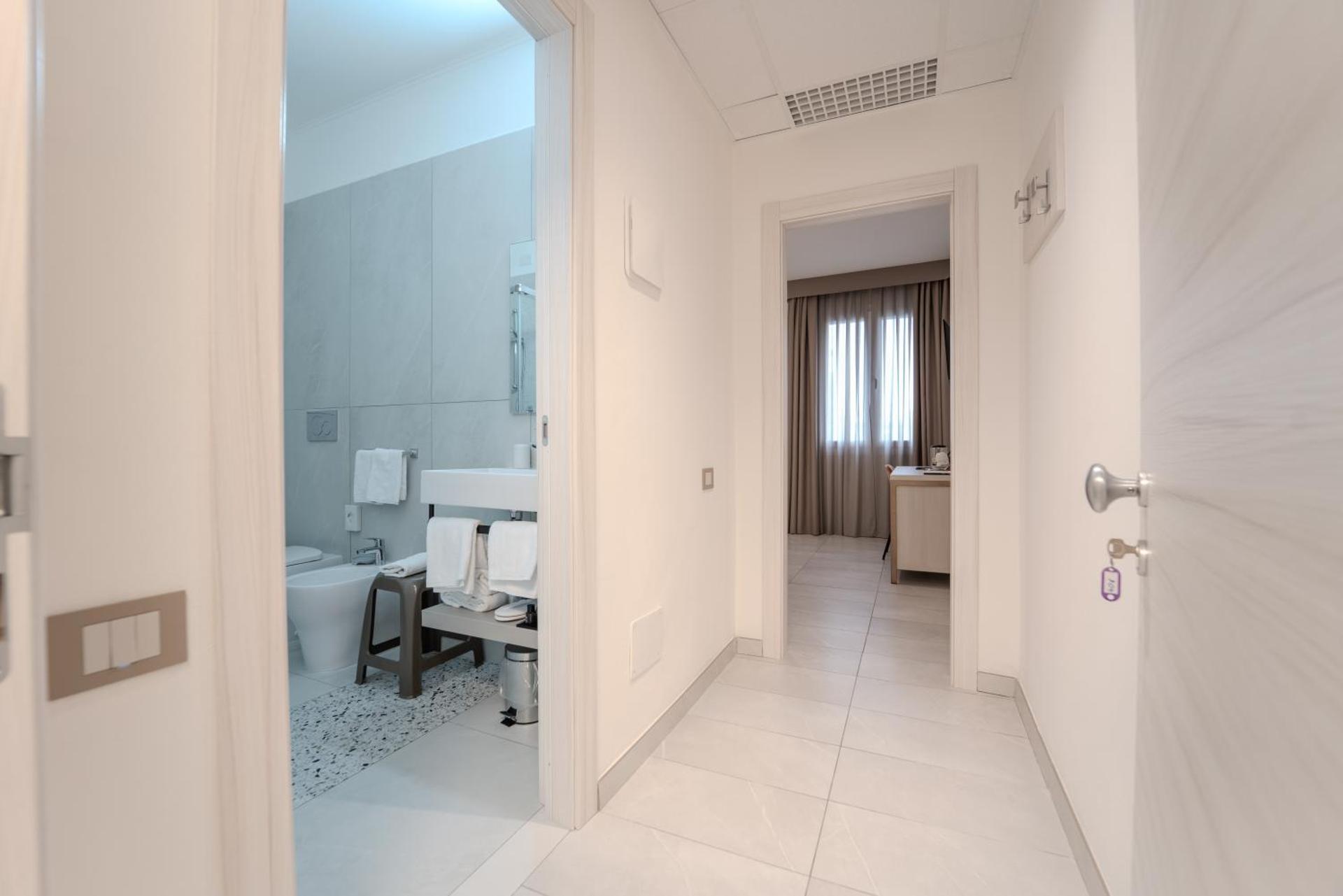 Hotel Donatello - Photo 49