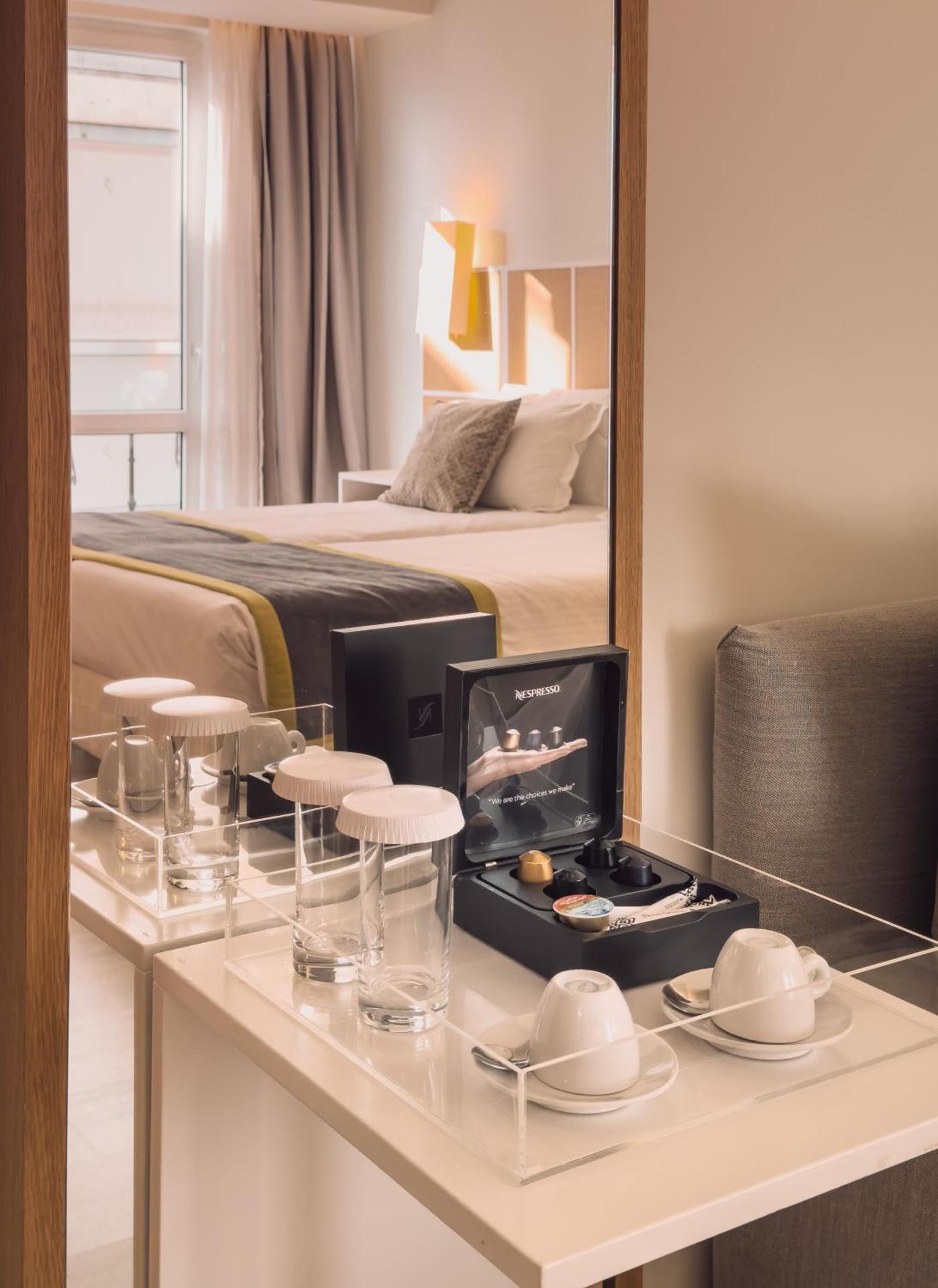 Eco Chic Double Room with Private Balcony - Photo 4