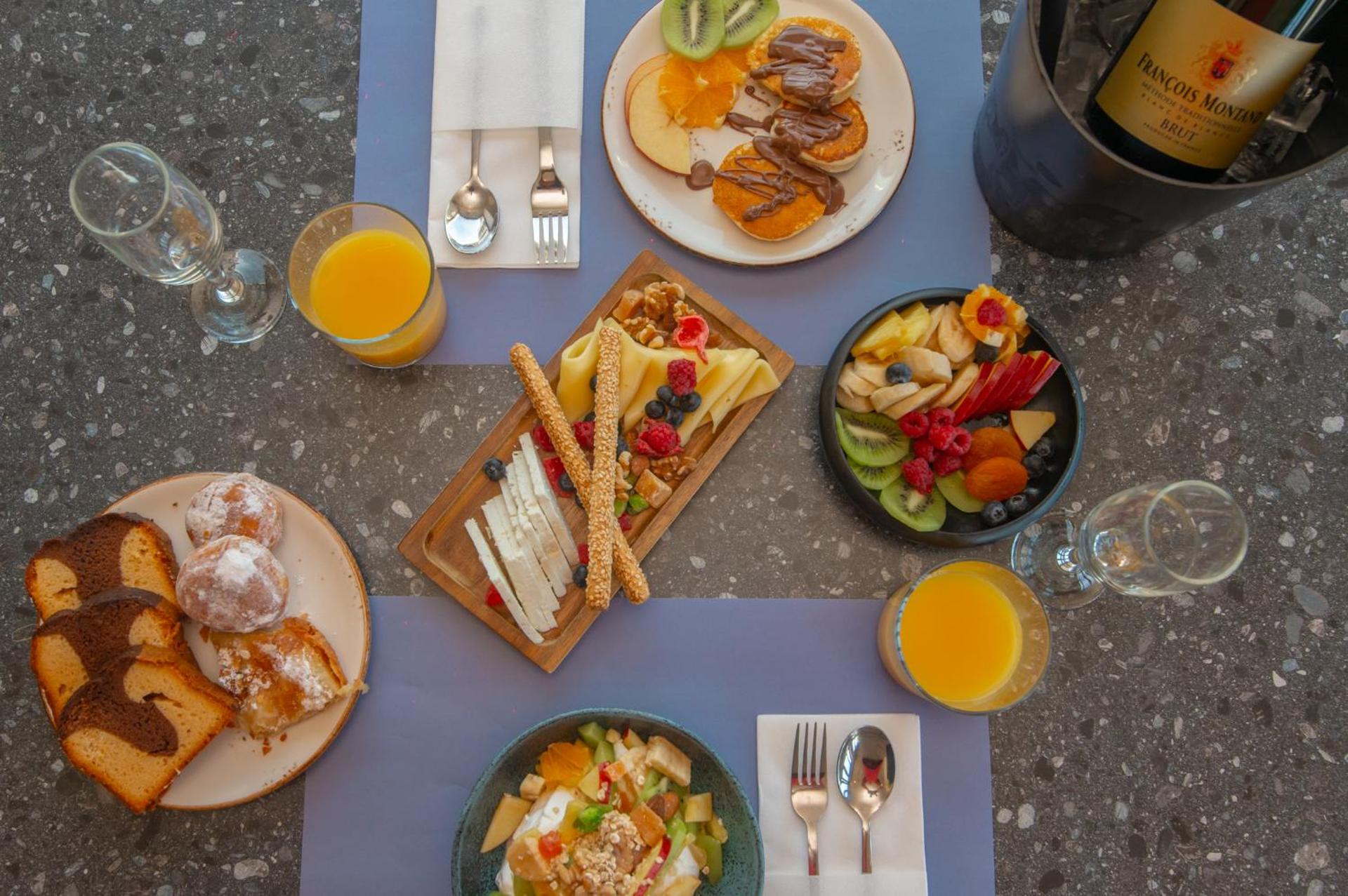 Downtown Suites by Athens Tower - Photo 13