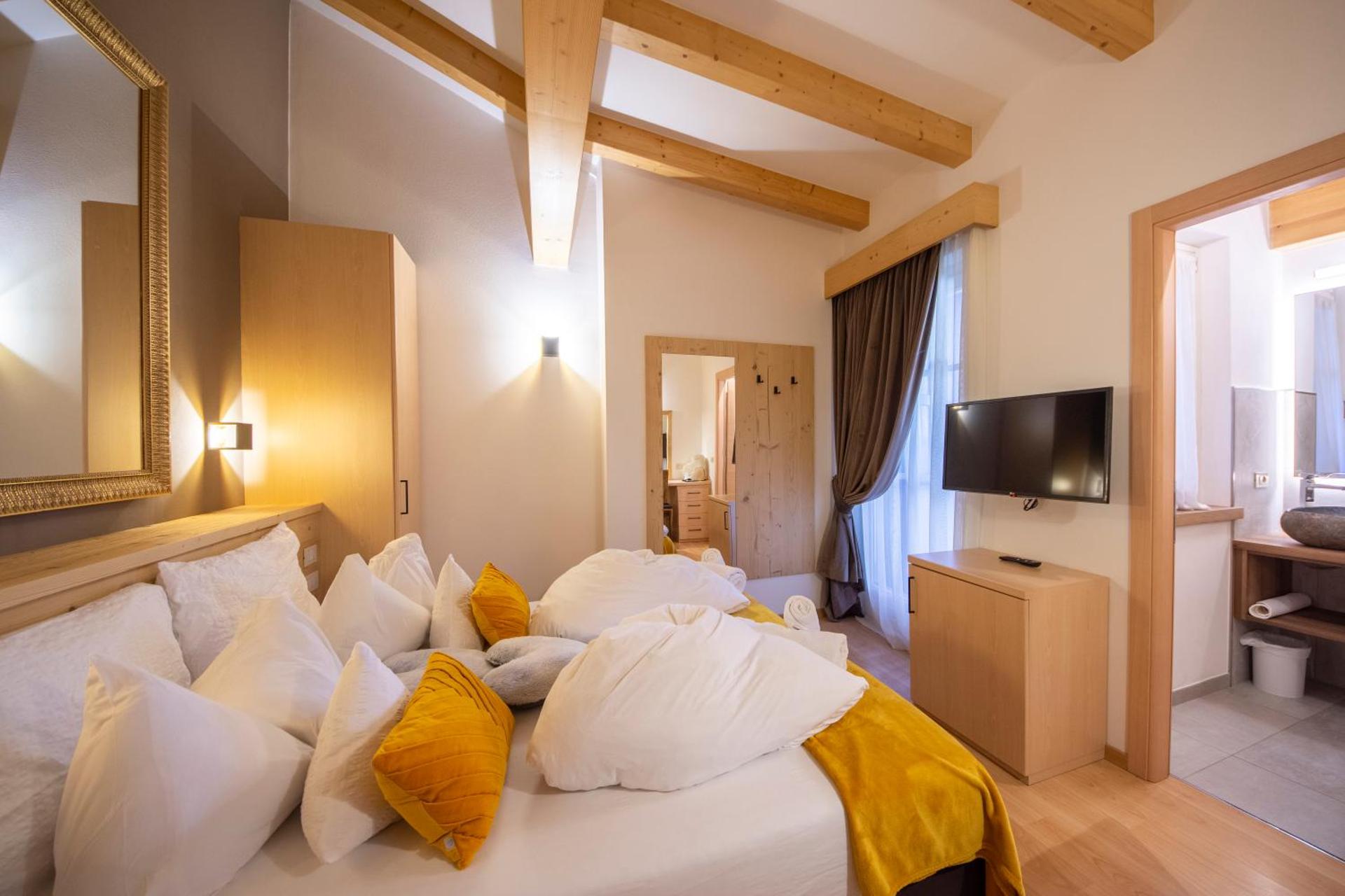 Hotel Faloria - Photo 32