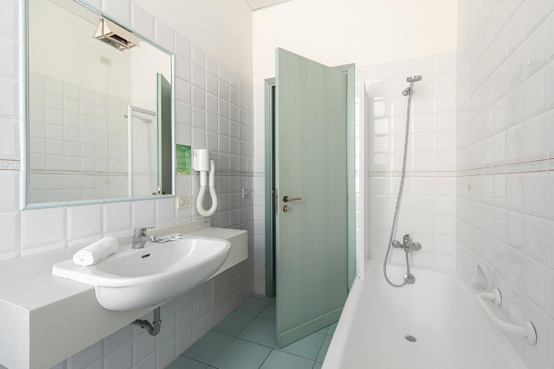 Double Room - Photo 3