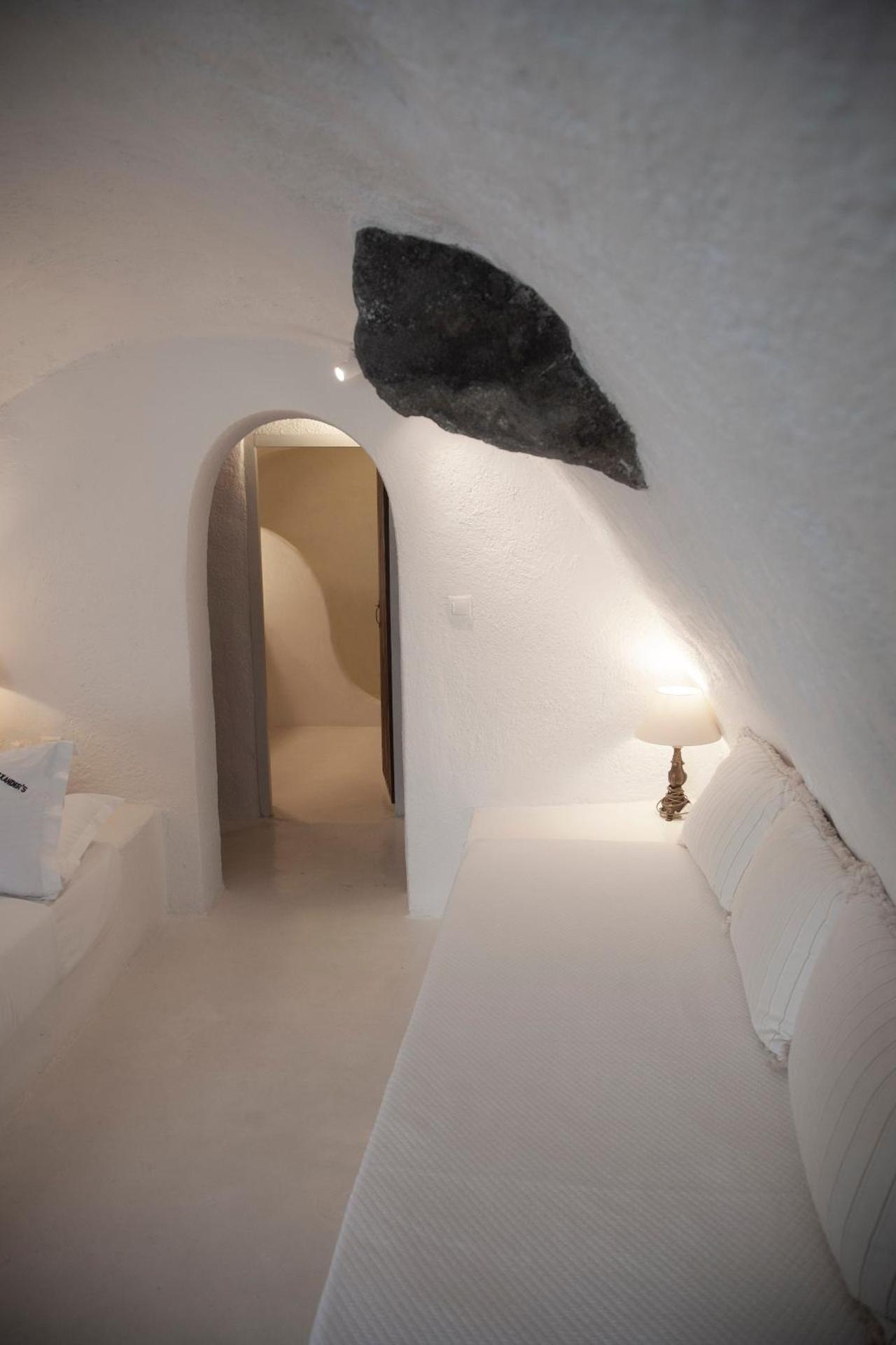 Alexander's Suites - Photo 64