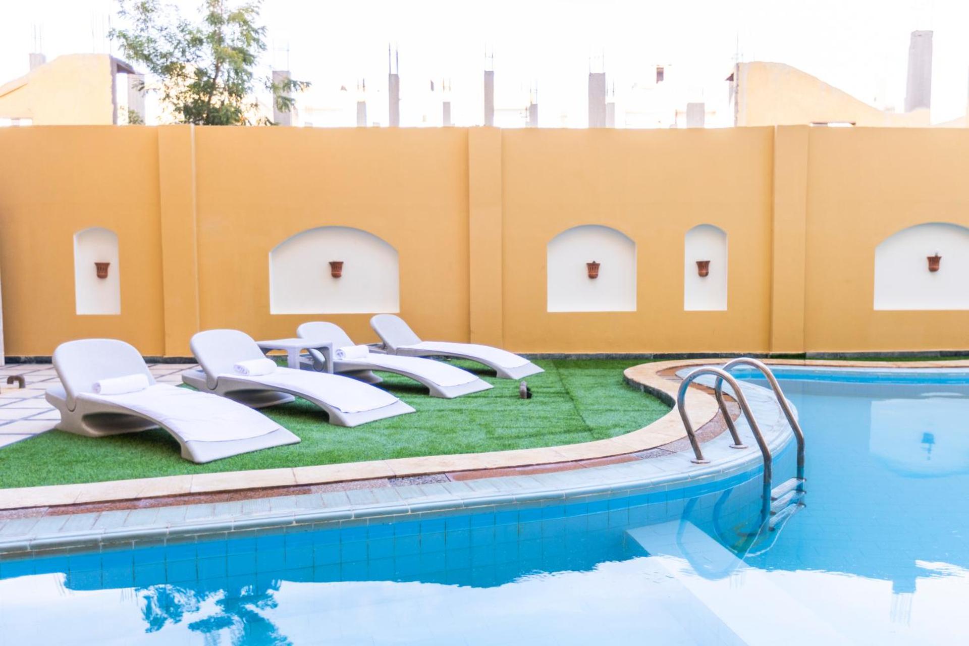 One-Bedroom Apartment with Pool View
