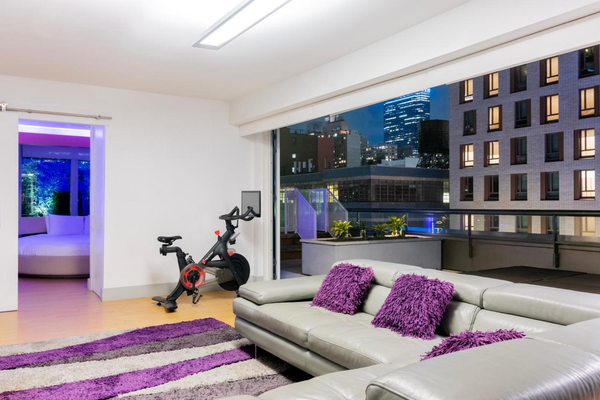 YOTEL New York Times Square - Photo 42