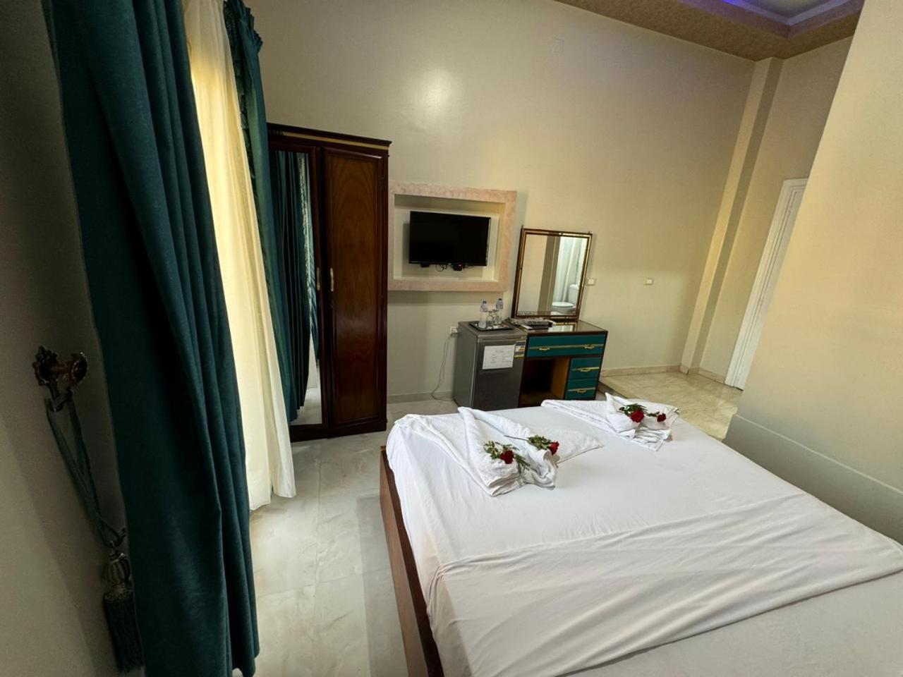 Golden Palace Hotel - Photo 32