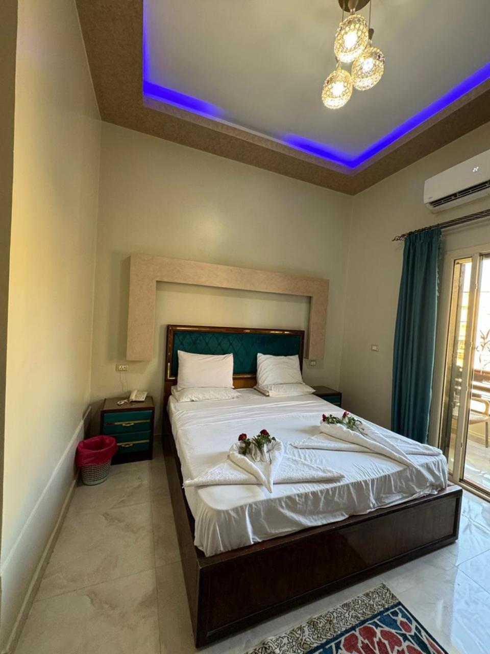 Golden Palace Hotel - Photo 28