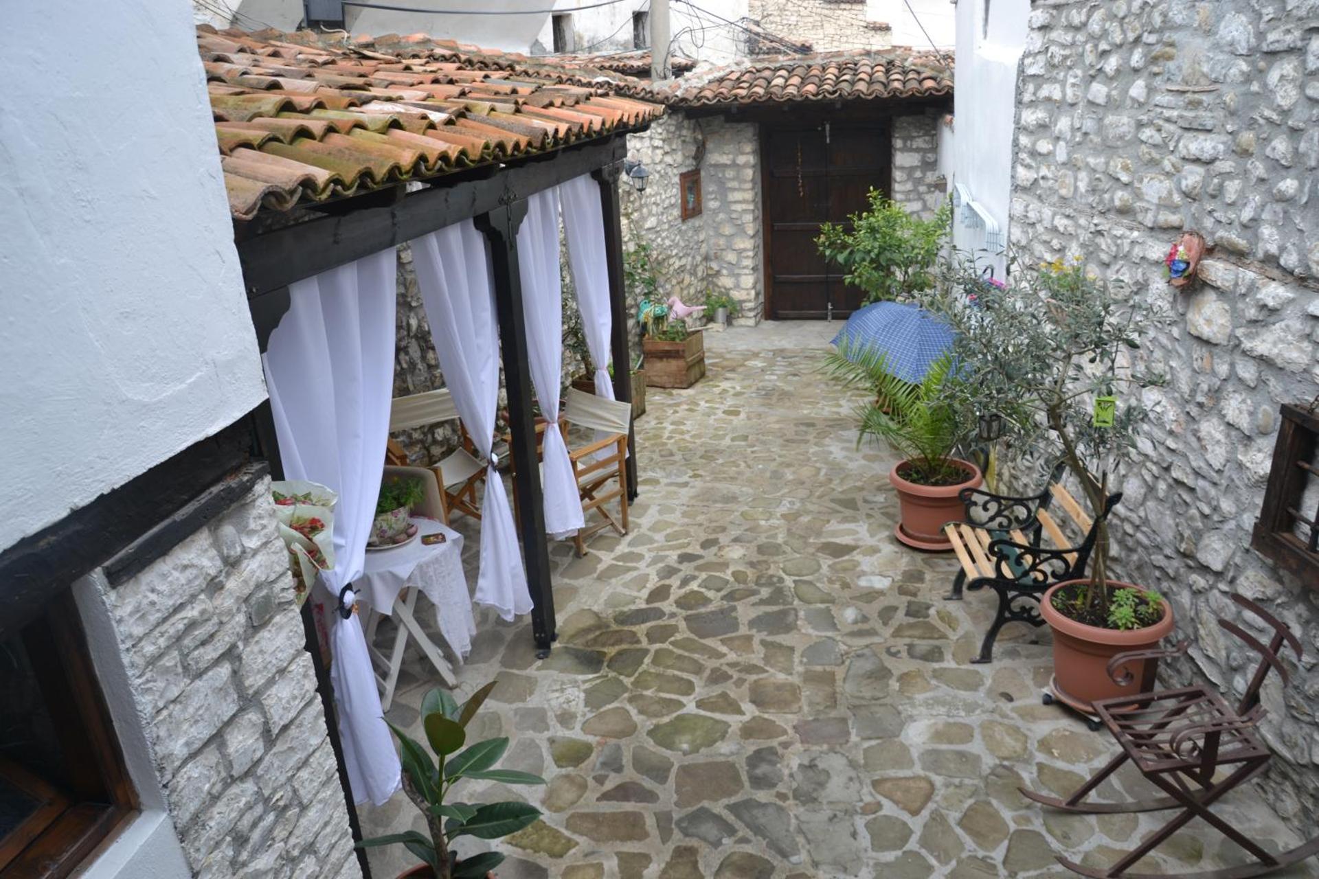 Bujtina Kodiket Guesthouse - Photo 13