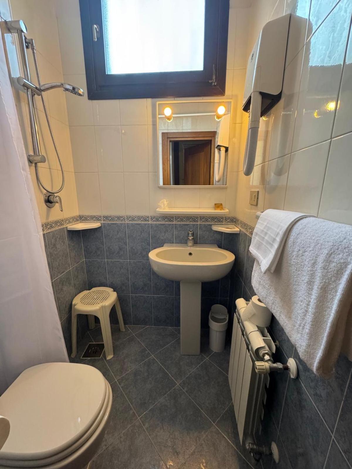 Hotel Tivoli - Photo 16