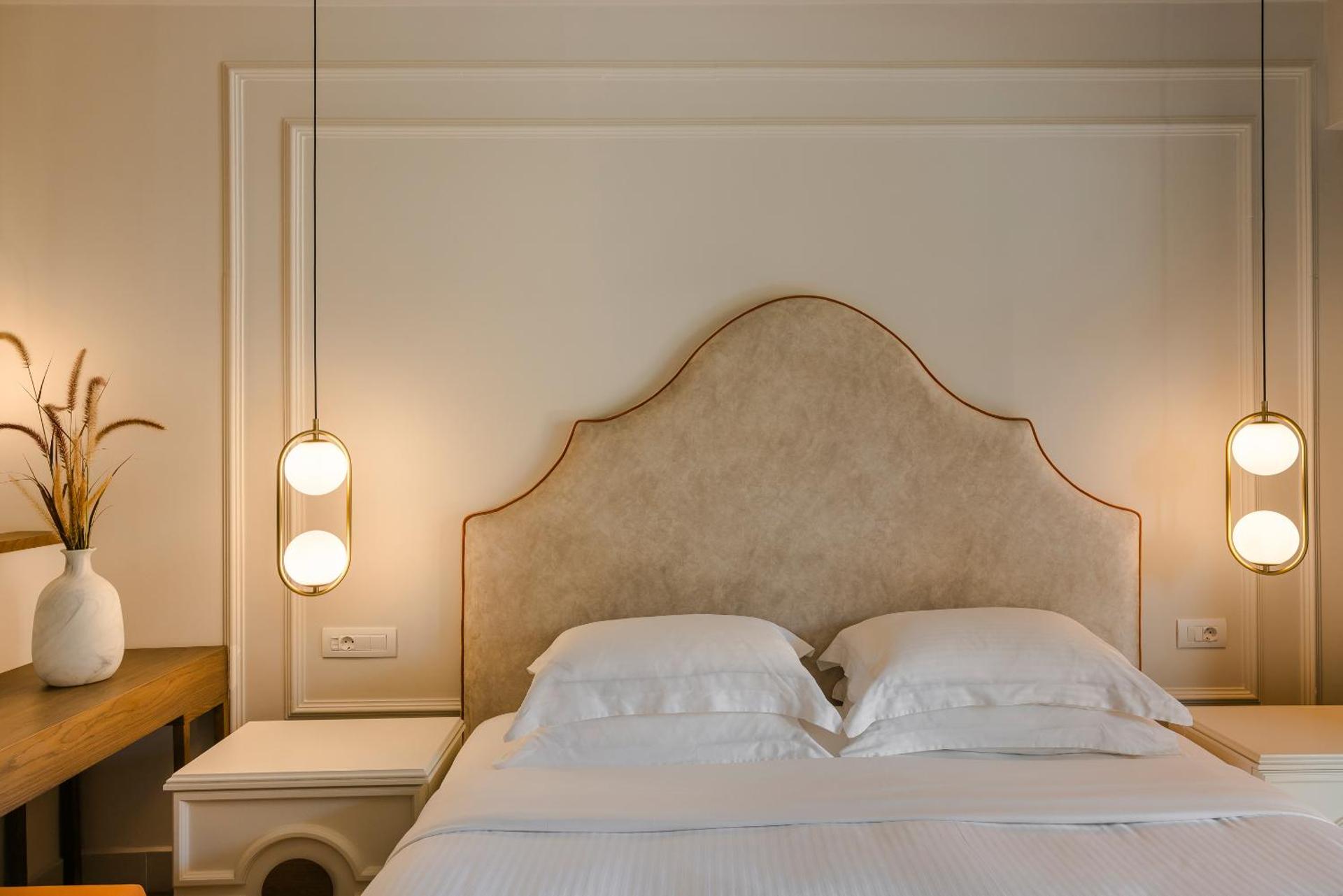 Deluxe Double Room with Side Sea View