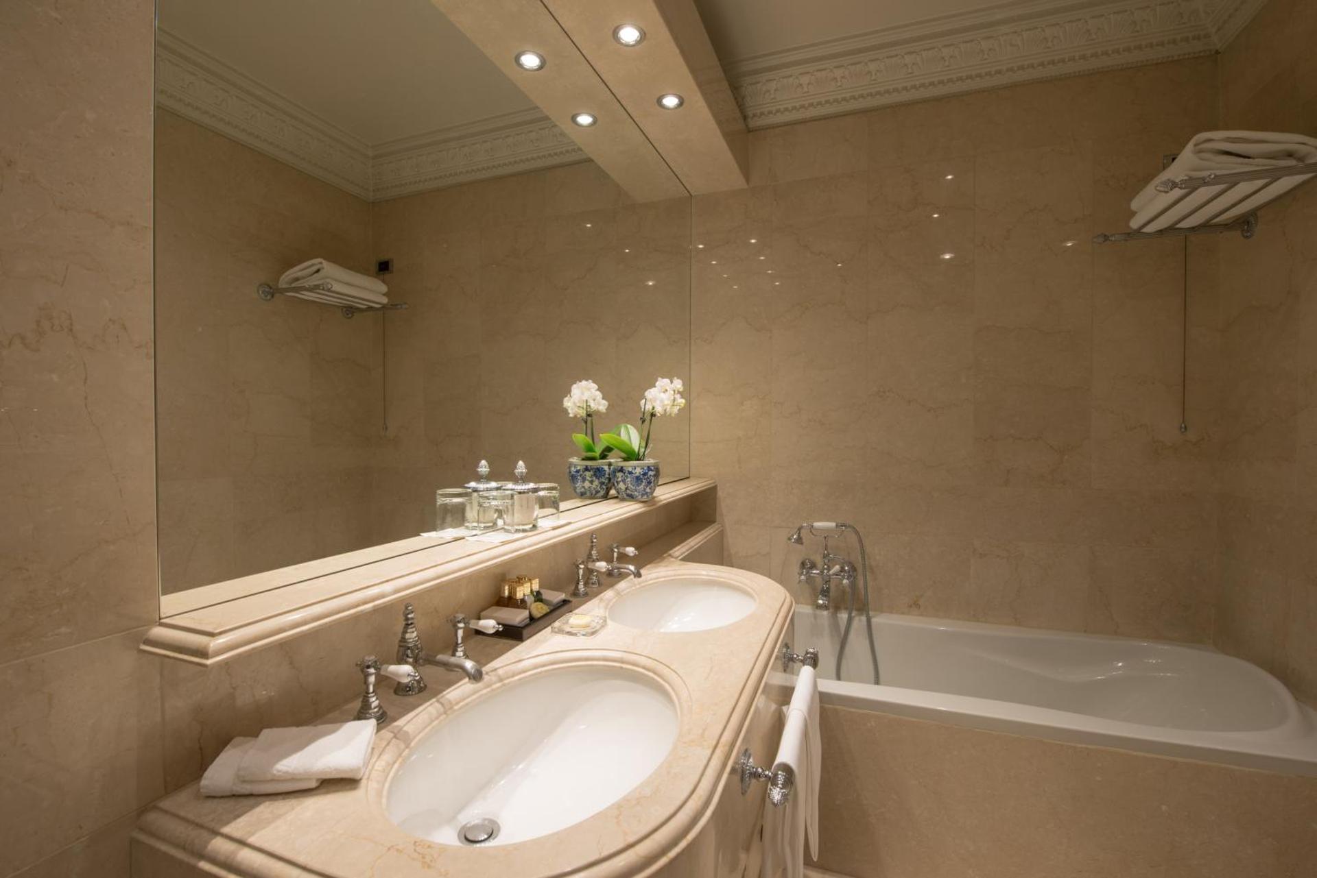 Hotel de la Ville Monza - Small Luxury Hotels of the World - Photo 38