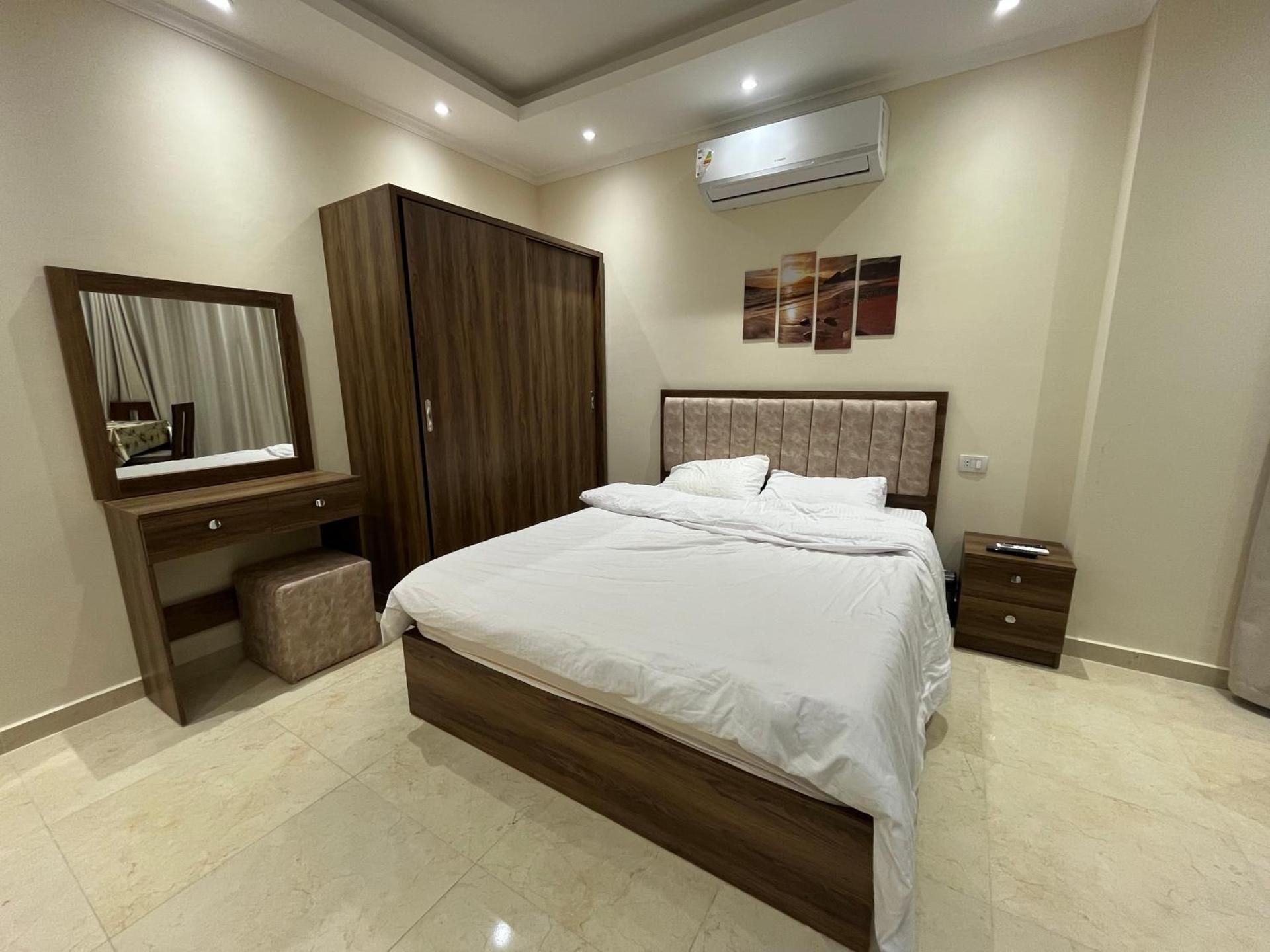 La Quinta Beach Resort - Photo 9