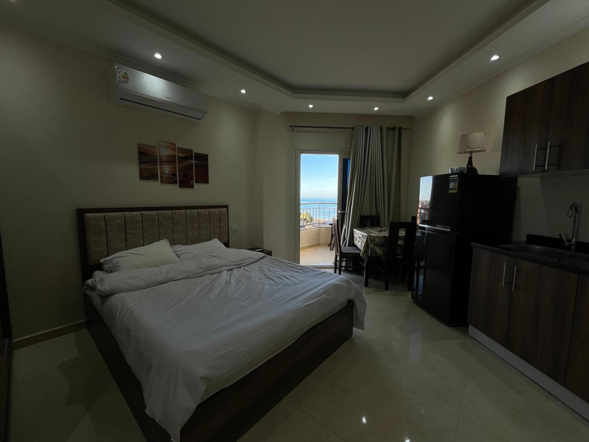 La Quinta Beach Resort - Photo 2