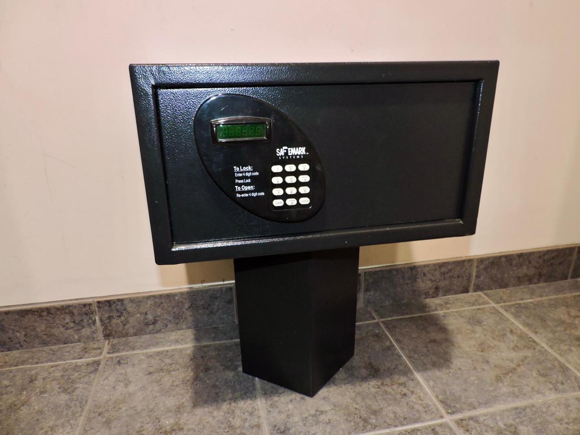 Marco LaGuardia Hotel & Suites - Photo 23